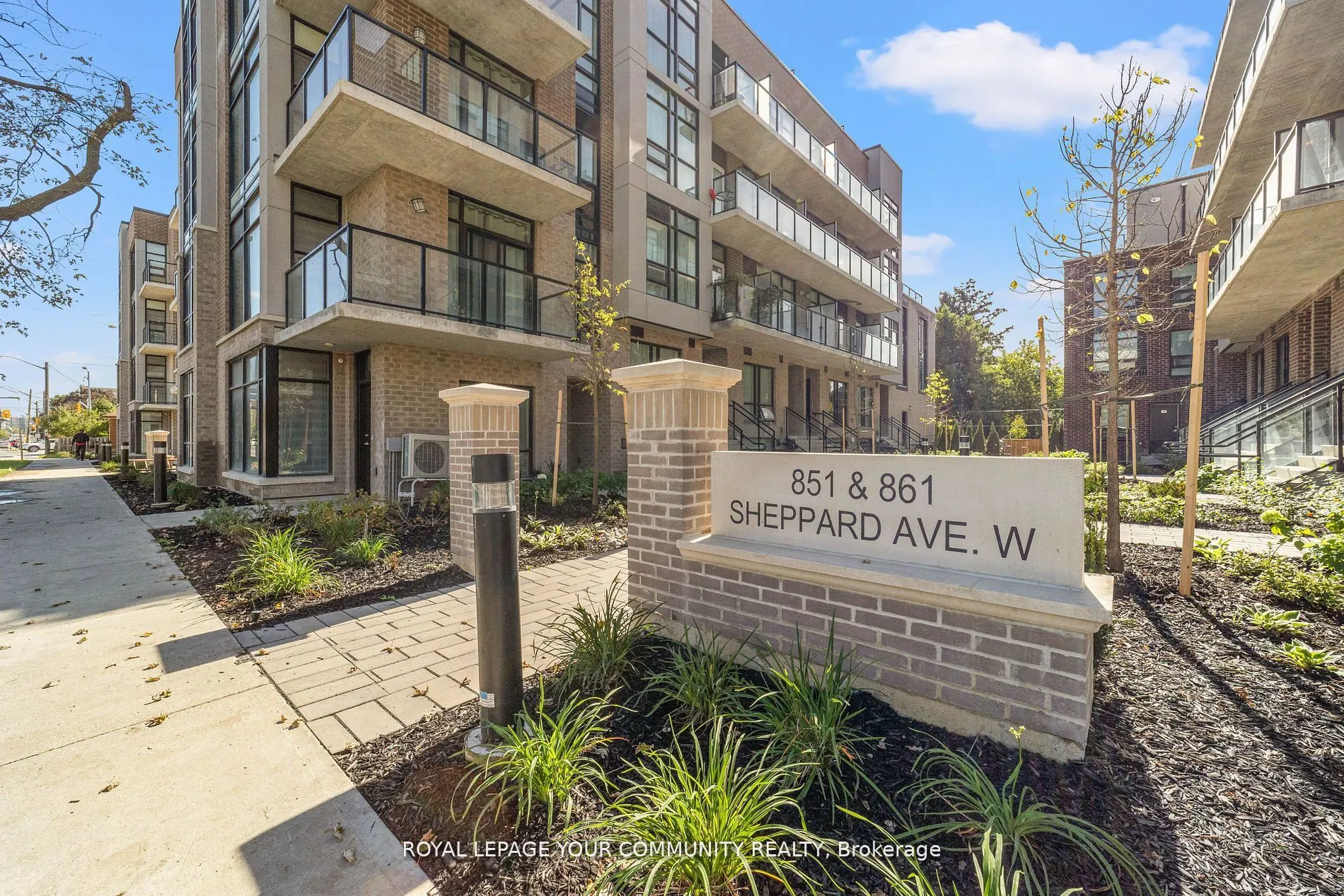 11-851 Sheppard Avenue, #3rd