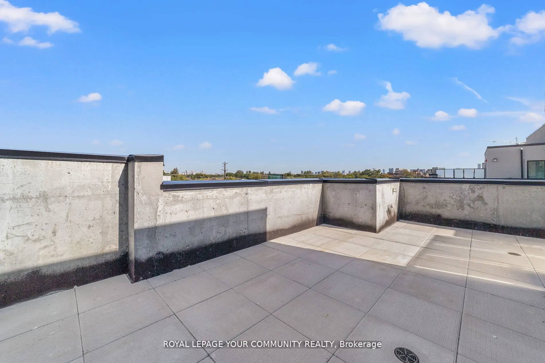 11-851 Sheppard Avenue, #3rd