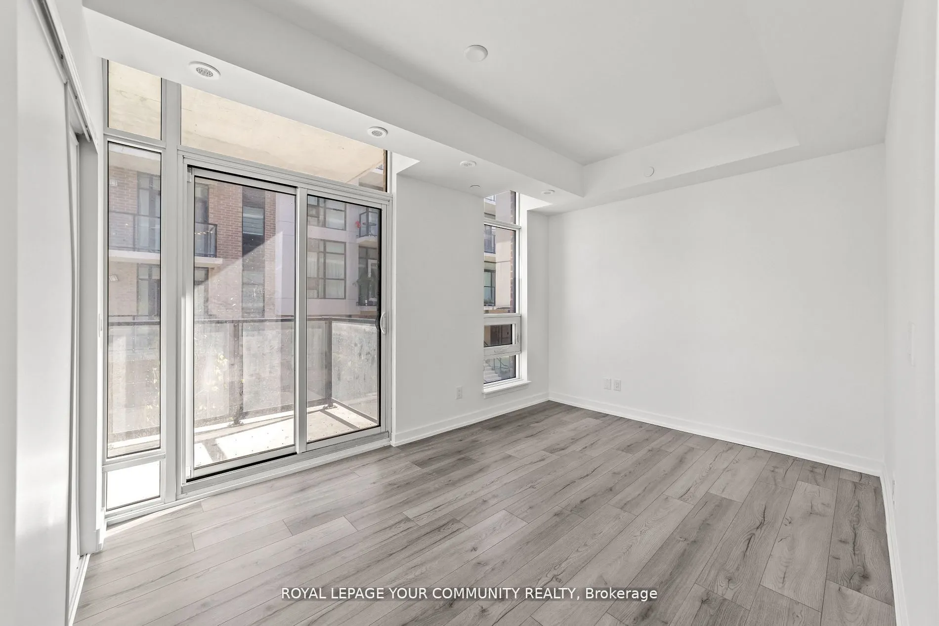 11-851 Sheppard Avenue, #3rd