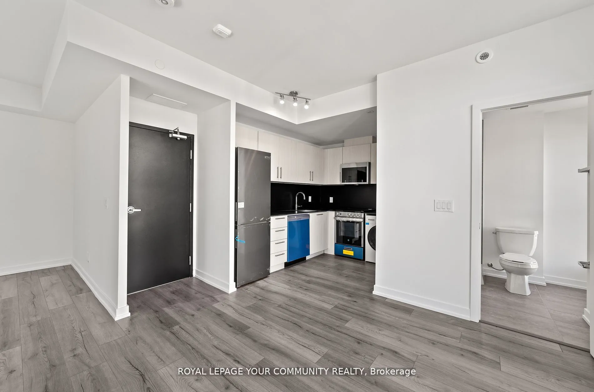 11-851 Sheppard Avenue, #3rd