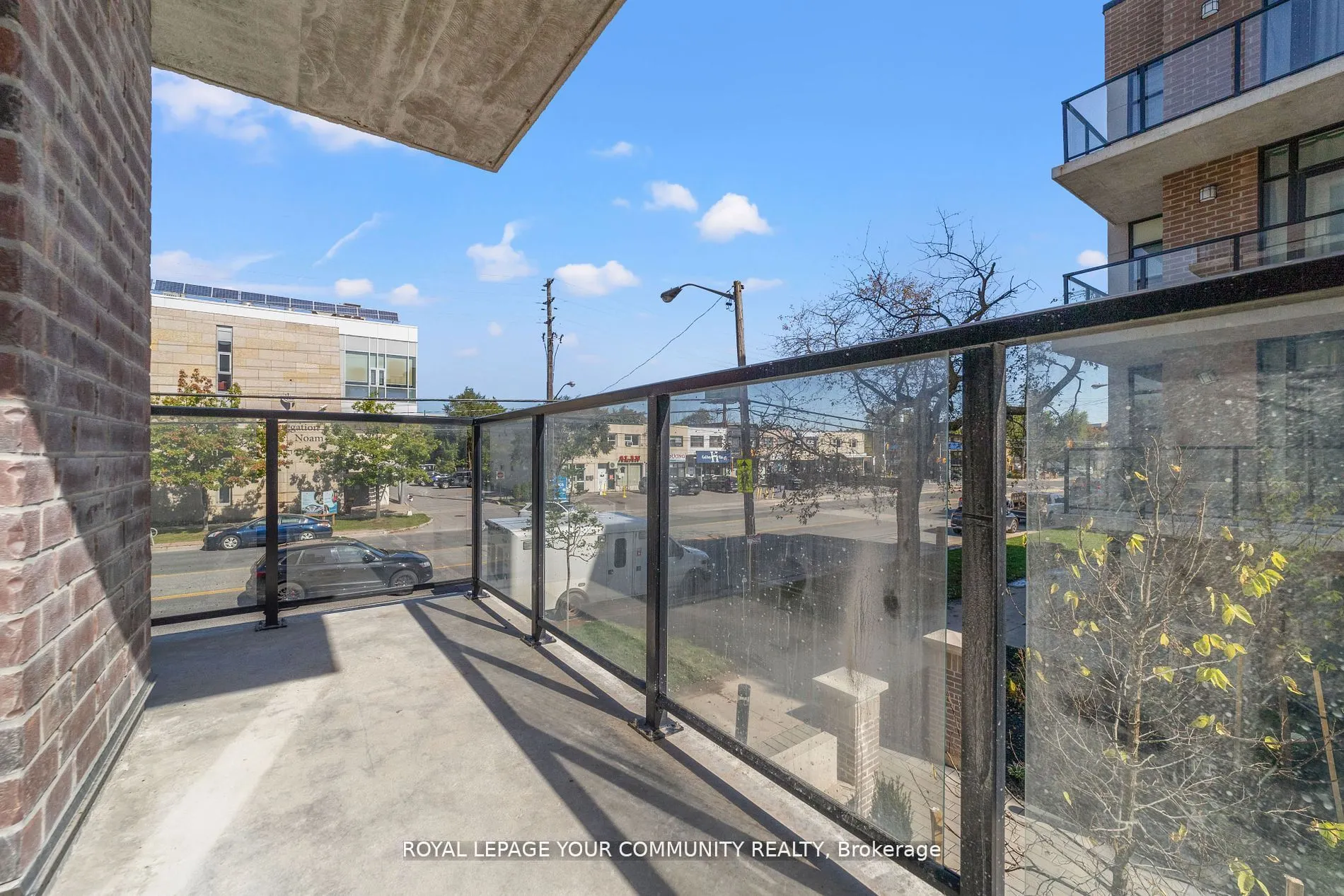 11-851 Sheppard Avenue, #3rd