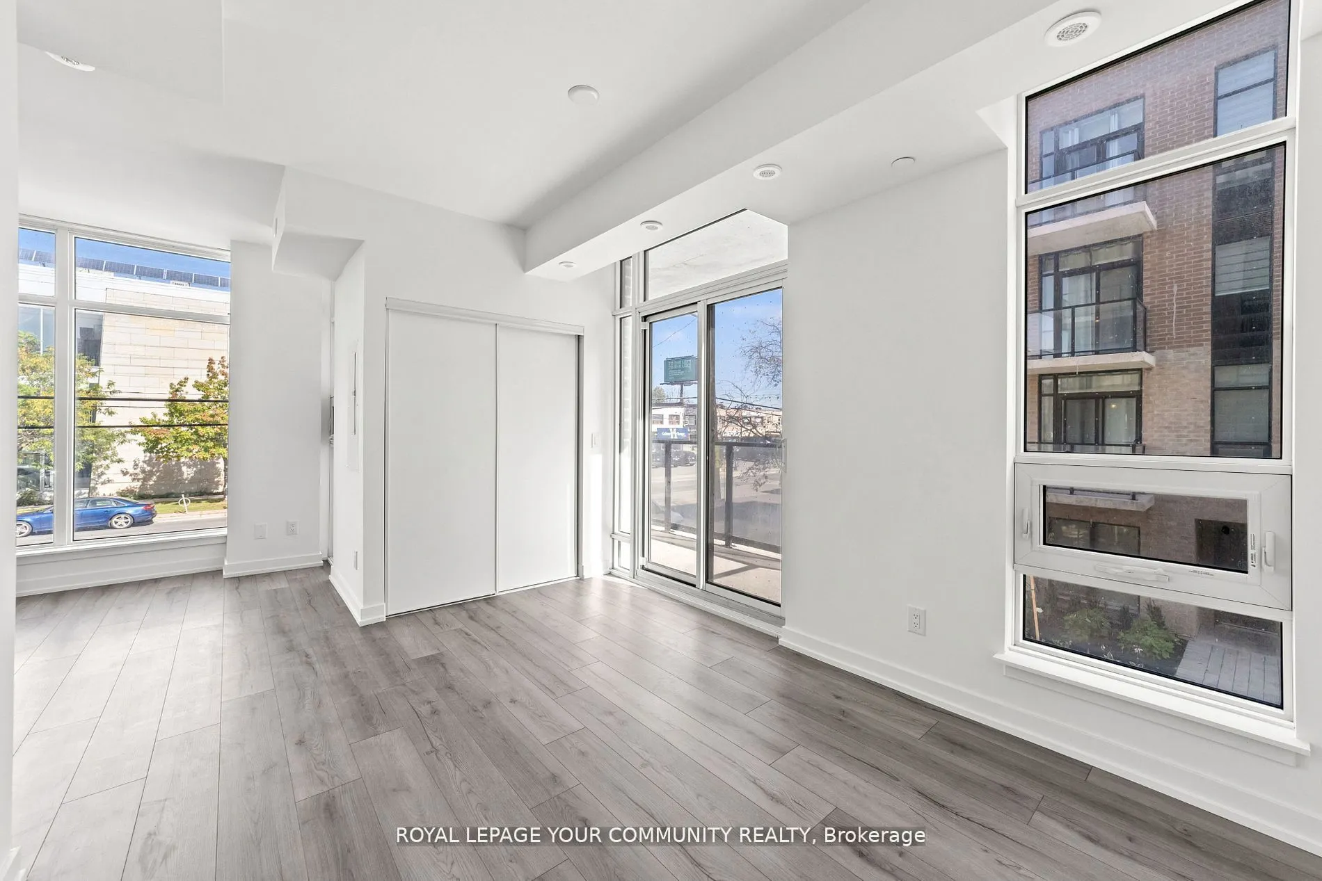 11-851 Sheppard Avenue, #3rd