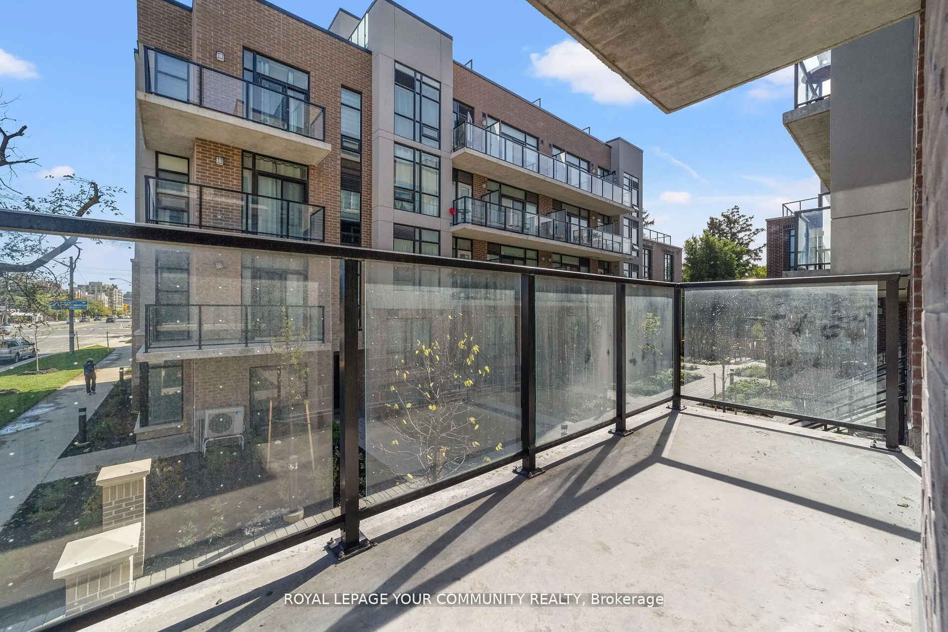 11-851 Sheppard Avenue, #3rd