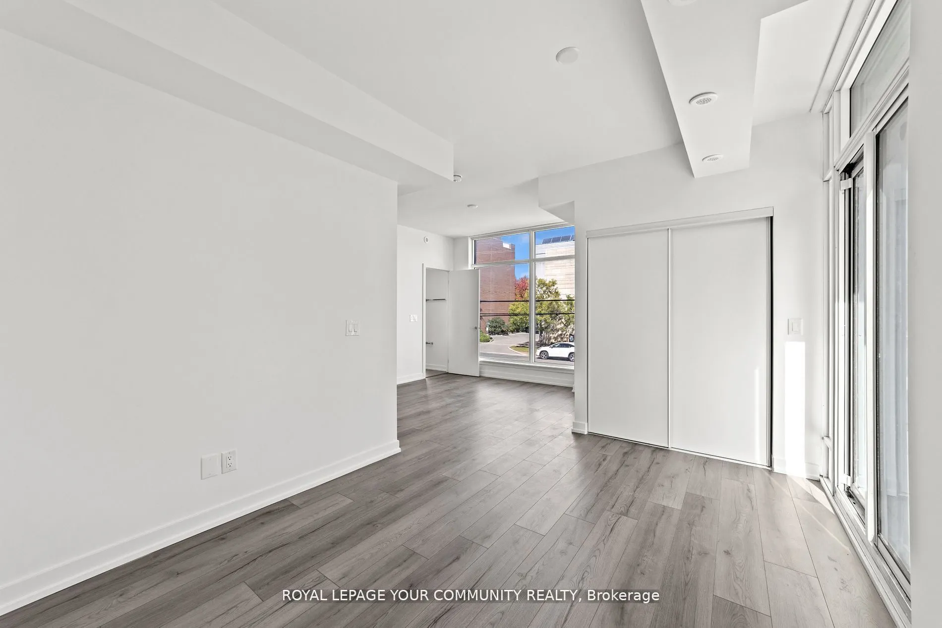 11-851 Sheppard Avenue, #3rd