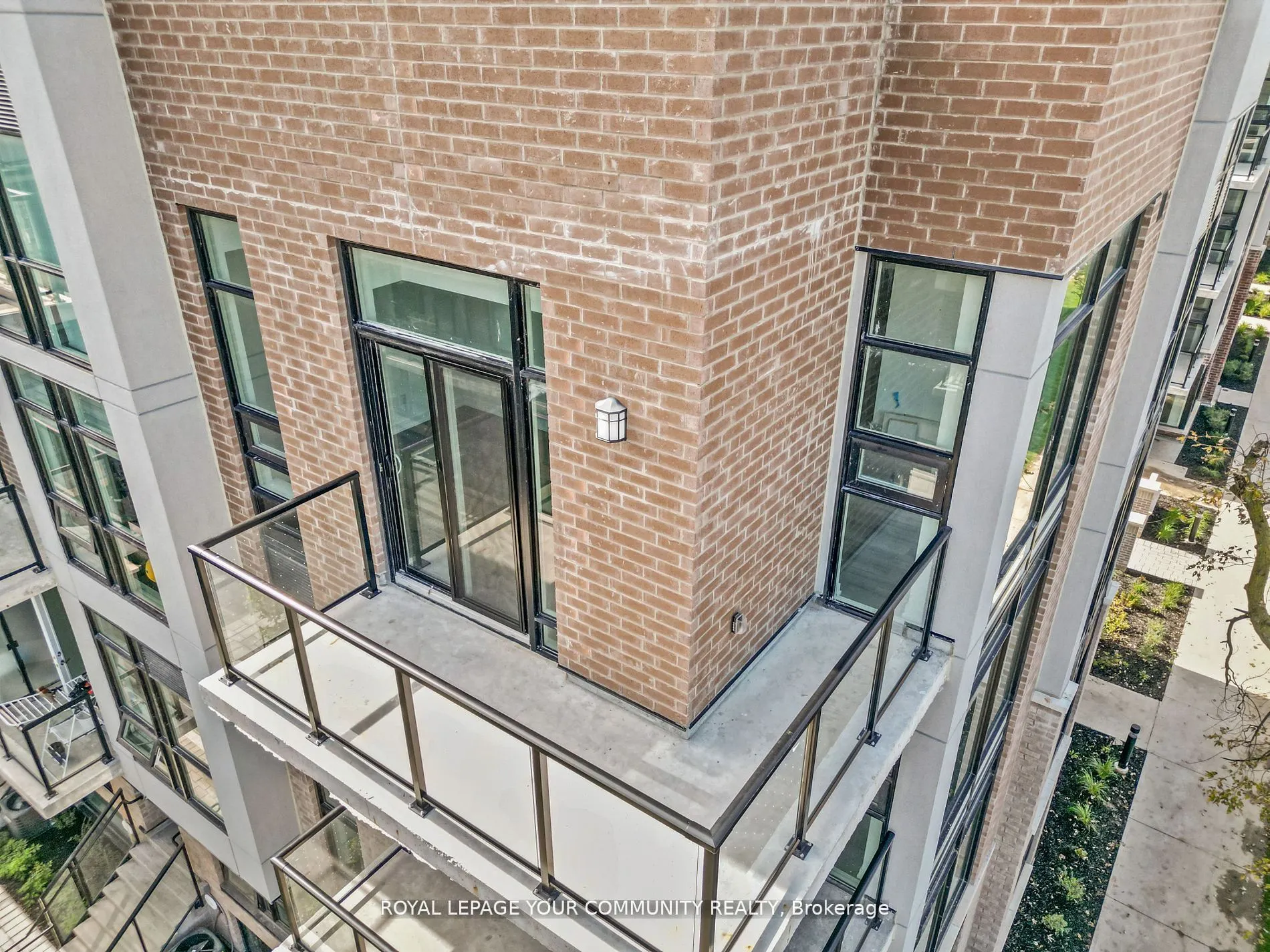 11-851 Sheppard Avenue, #3rd