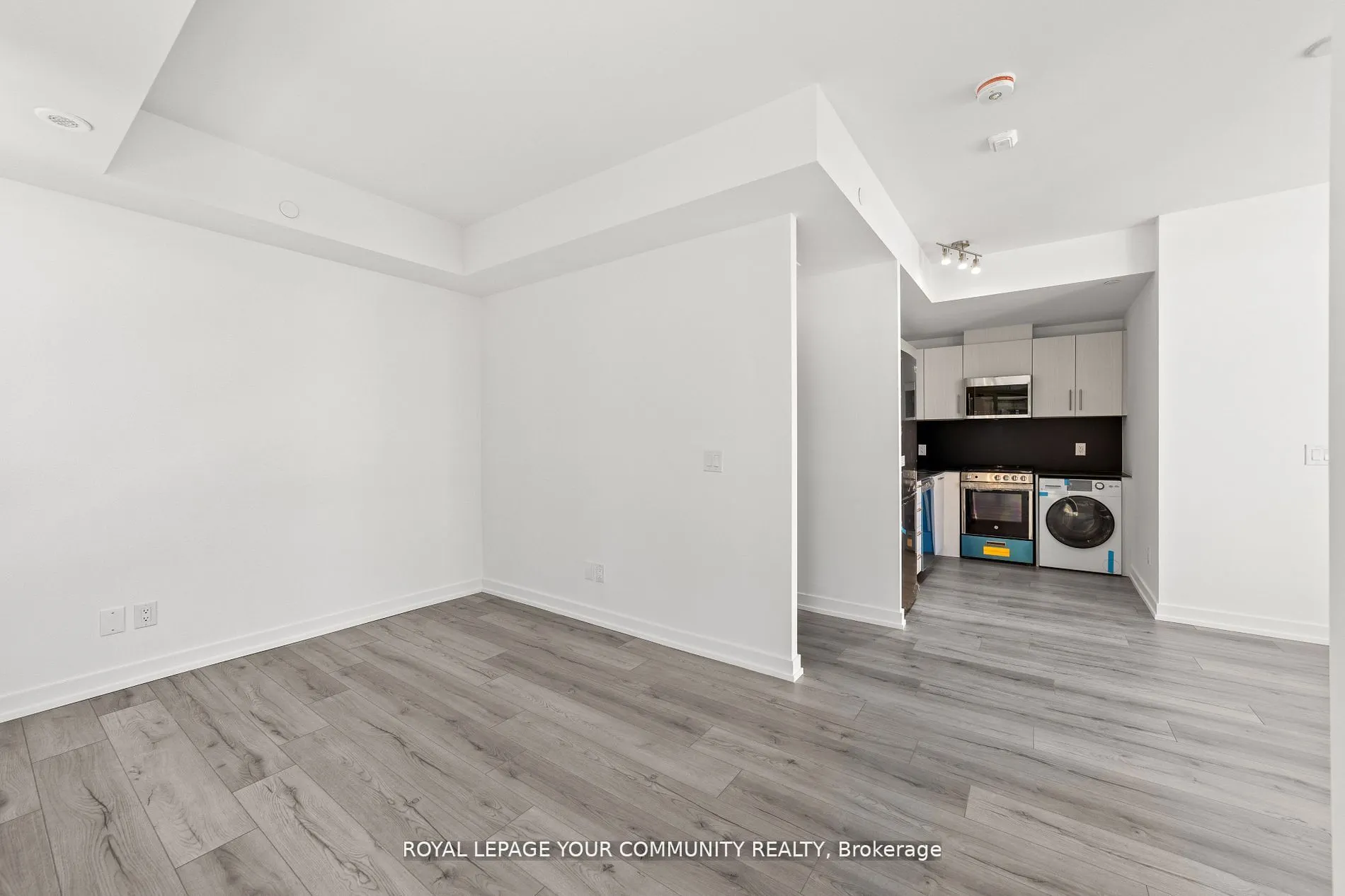 11-851 Sheppard Avenue, #3rd