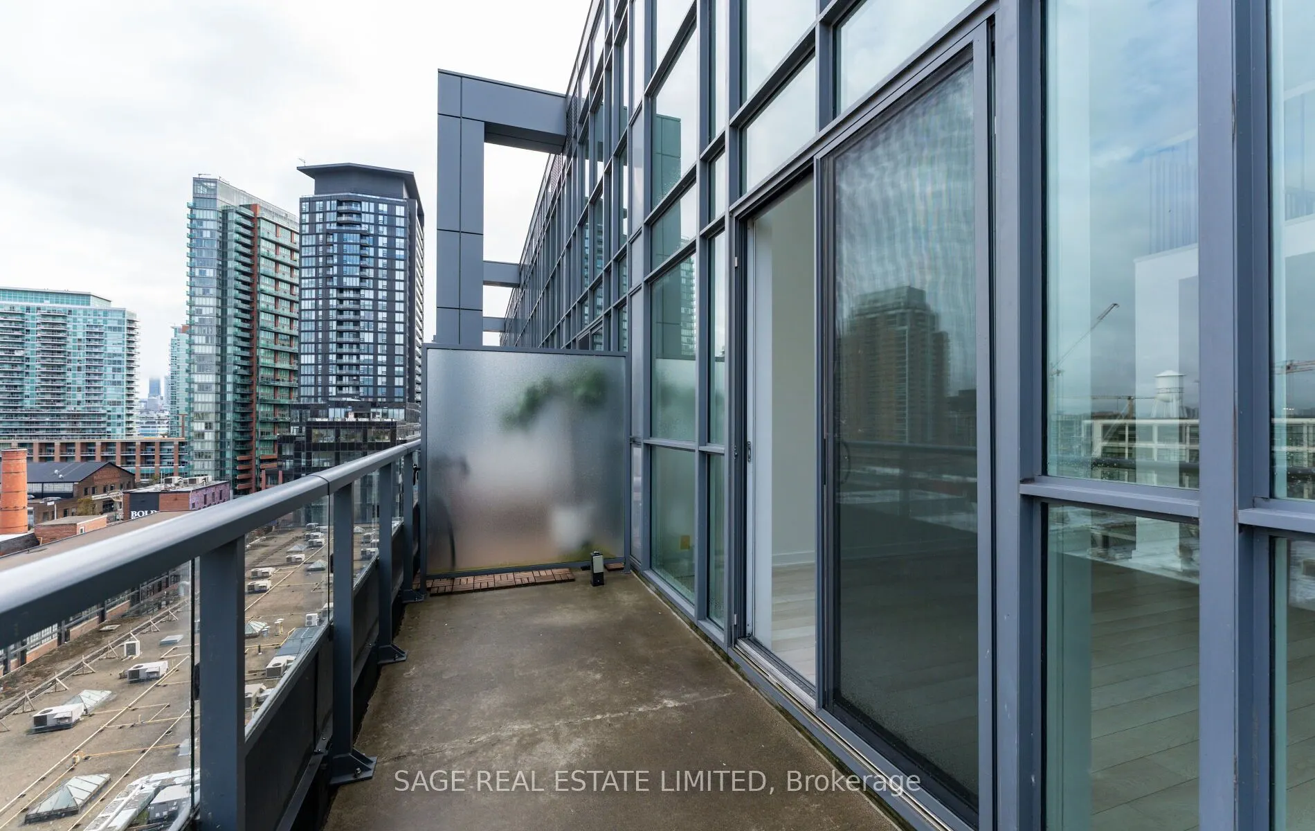 5 Hanna Avenue, #718