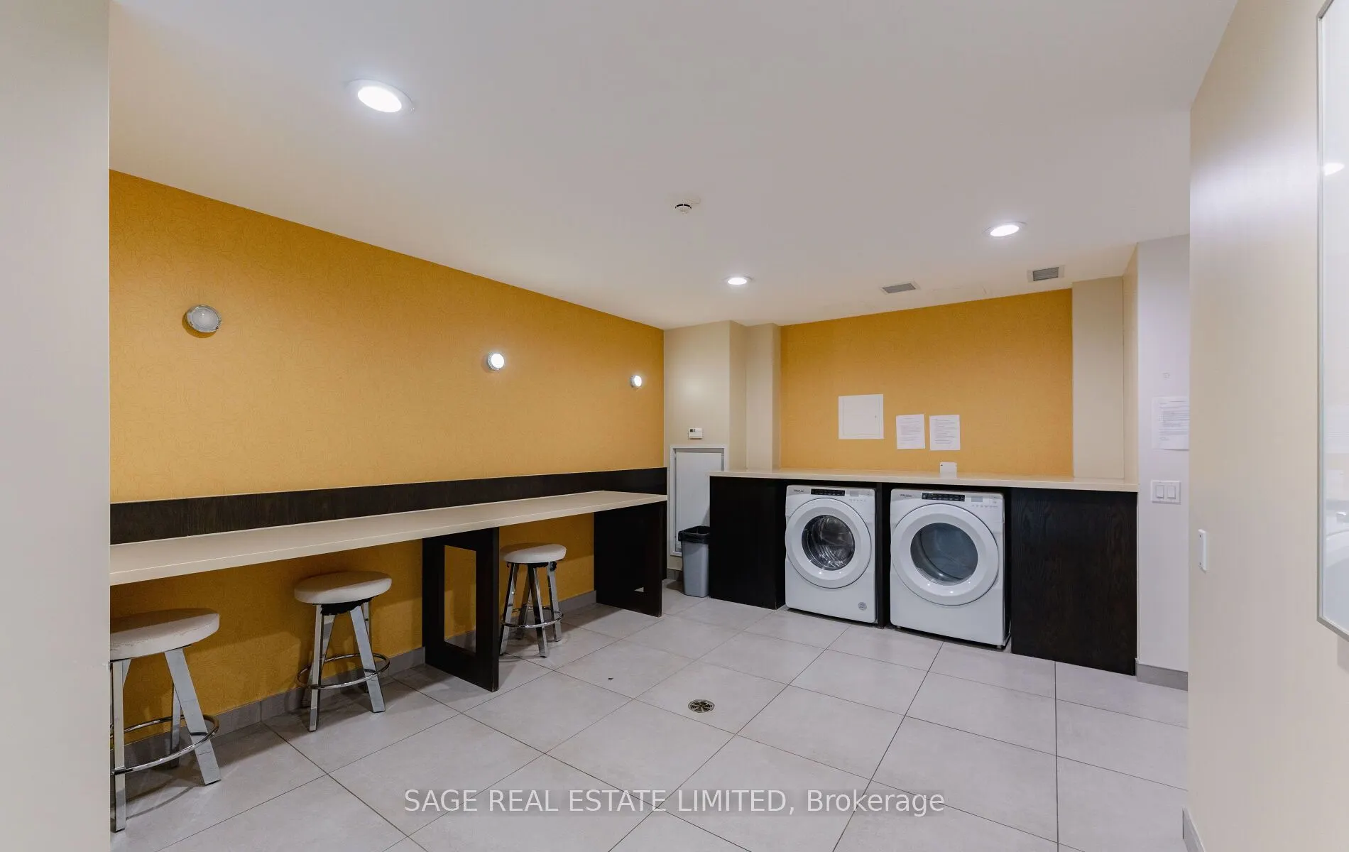 5 Hanna Avenue, #718