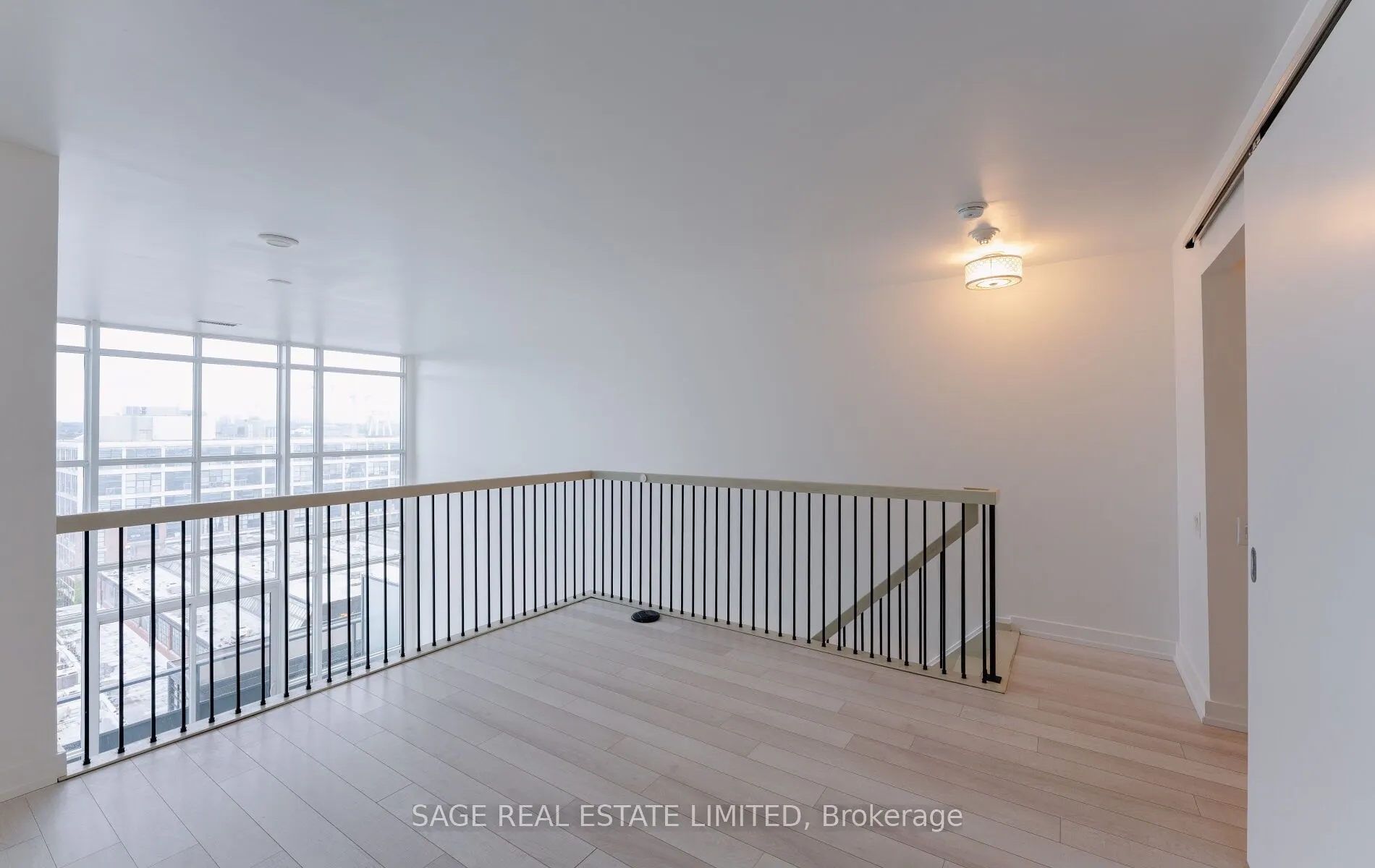 5 Hanna Avenue, #718