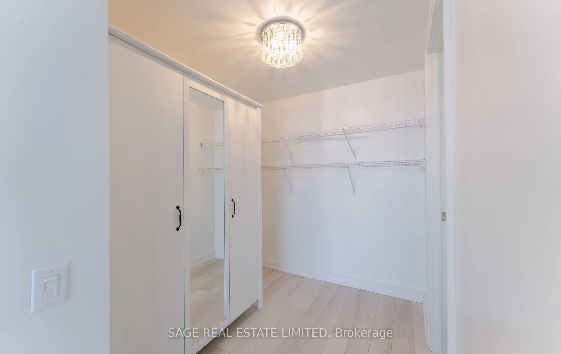 5 Hanna Avenue, #718