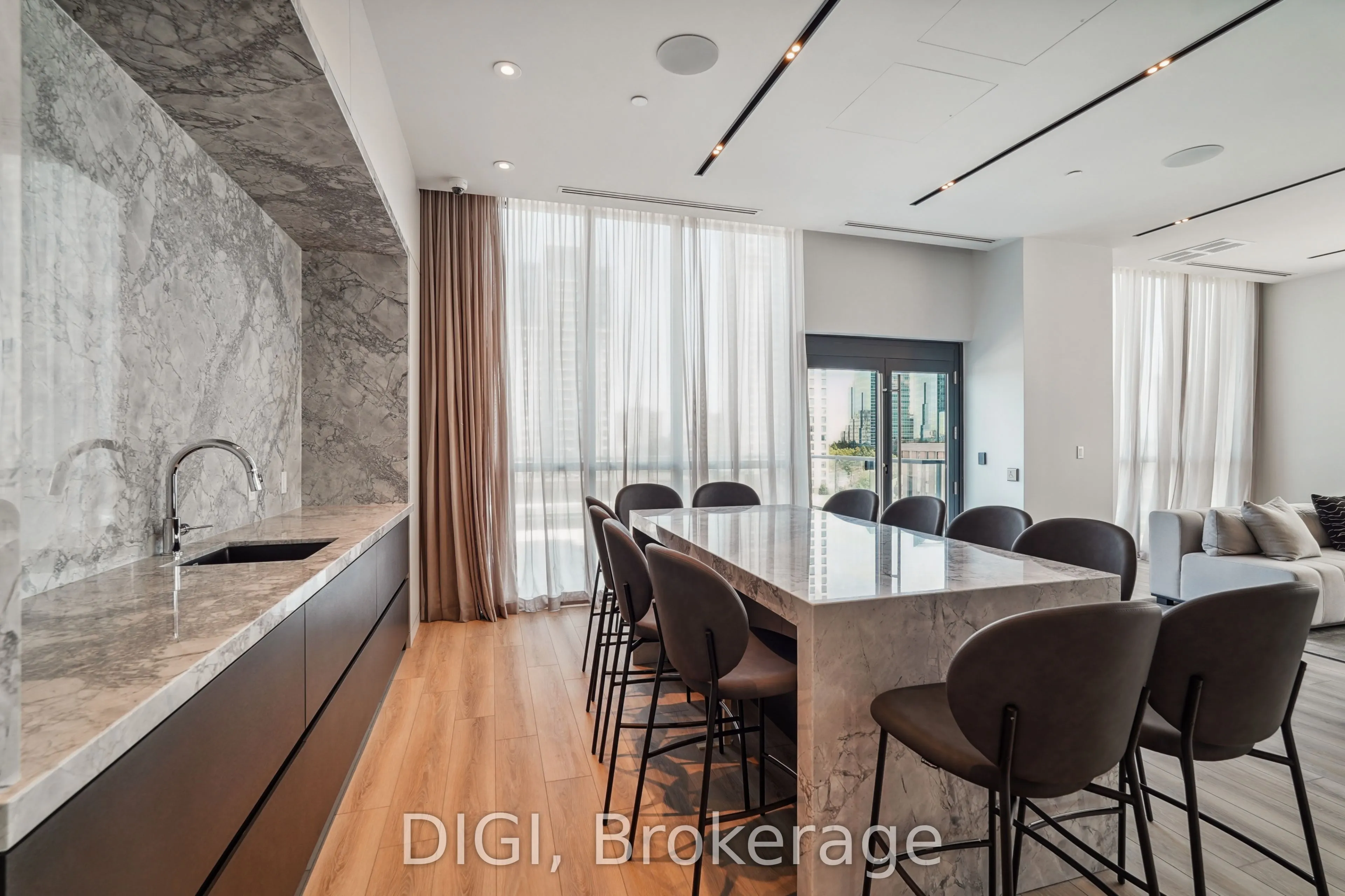 325 Yorkland Boulevard, #212