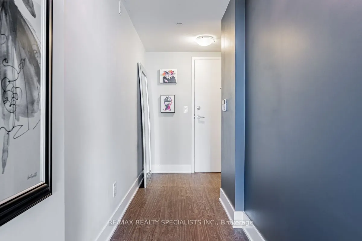508 Wellington Street W, #810