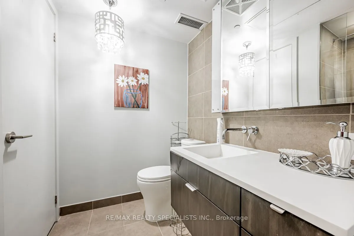 508 Wellington Street W, #810