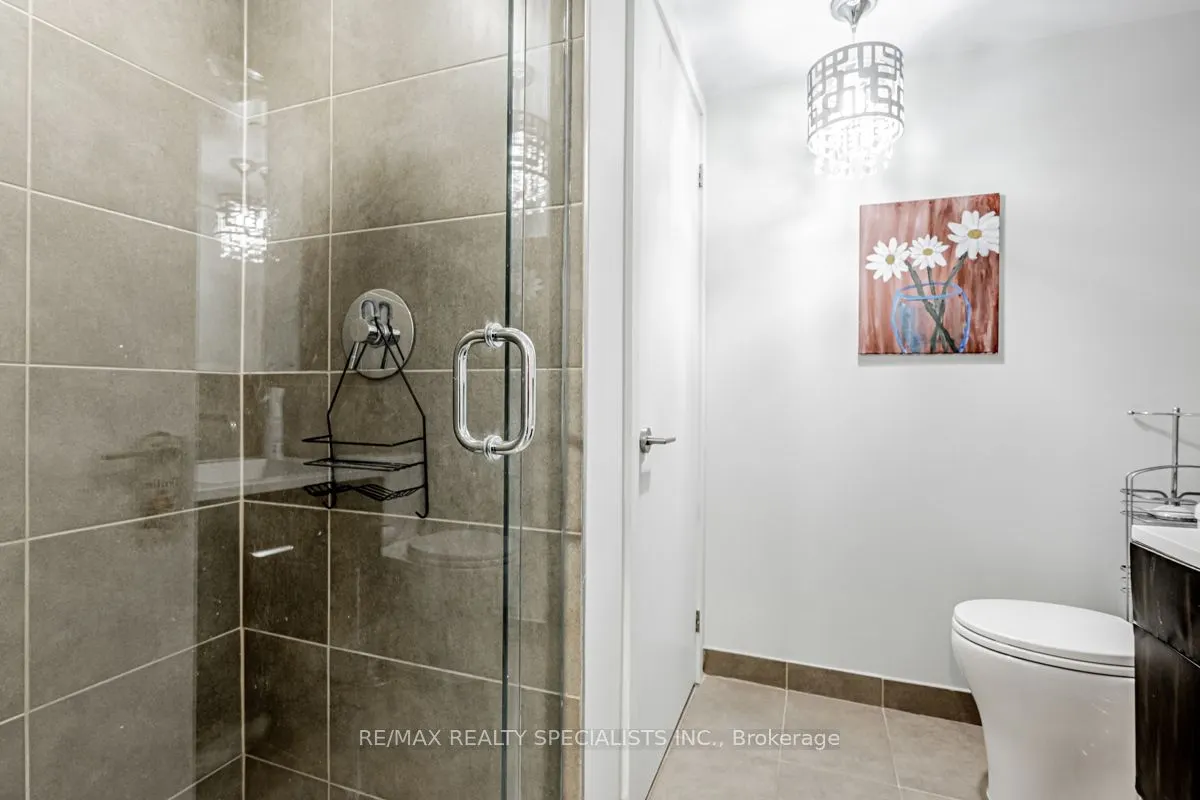 508 Wellington Street W, #810
