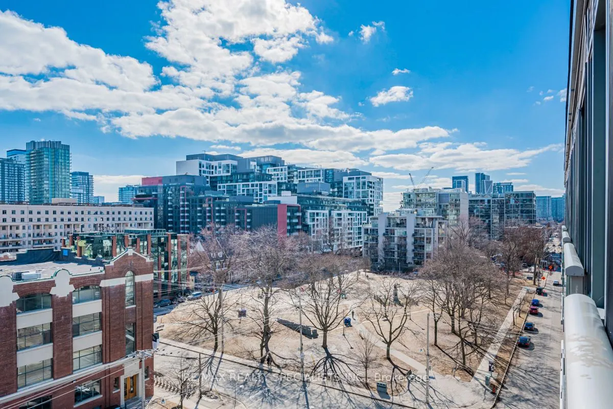 508 Wellington Street W, #810