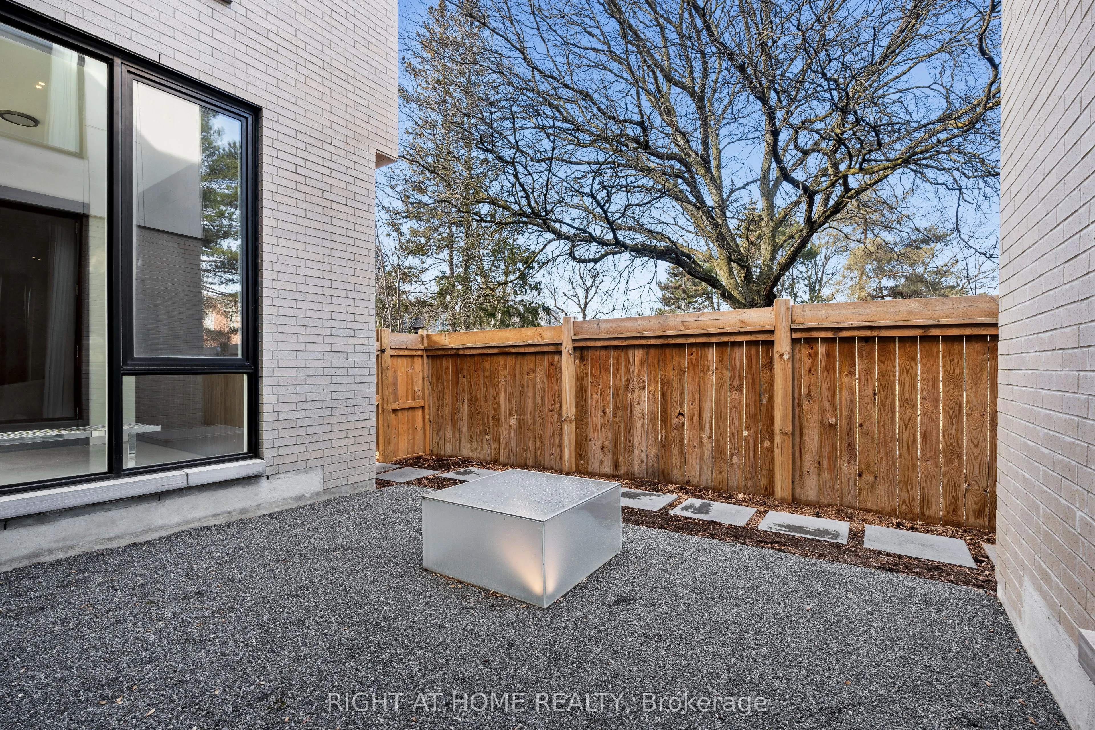15 Fairmeadow Avenue