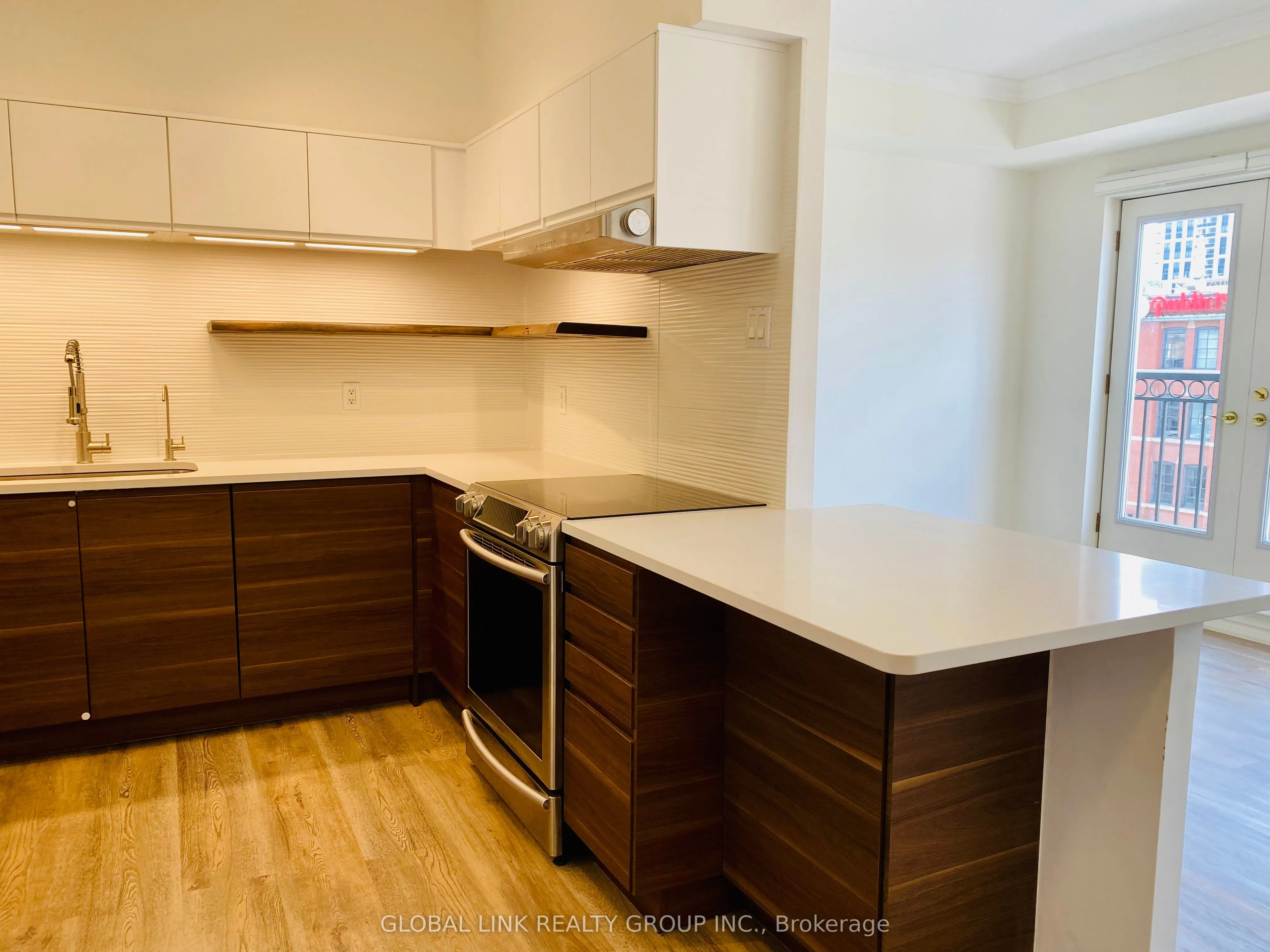 120 Lombard Street, #607