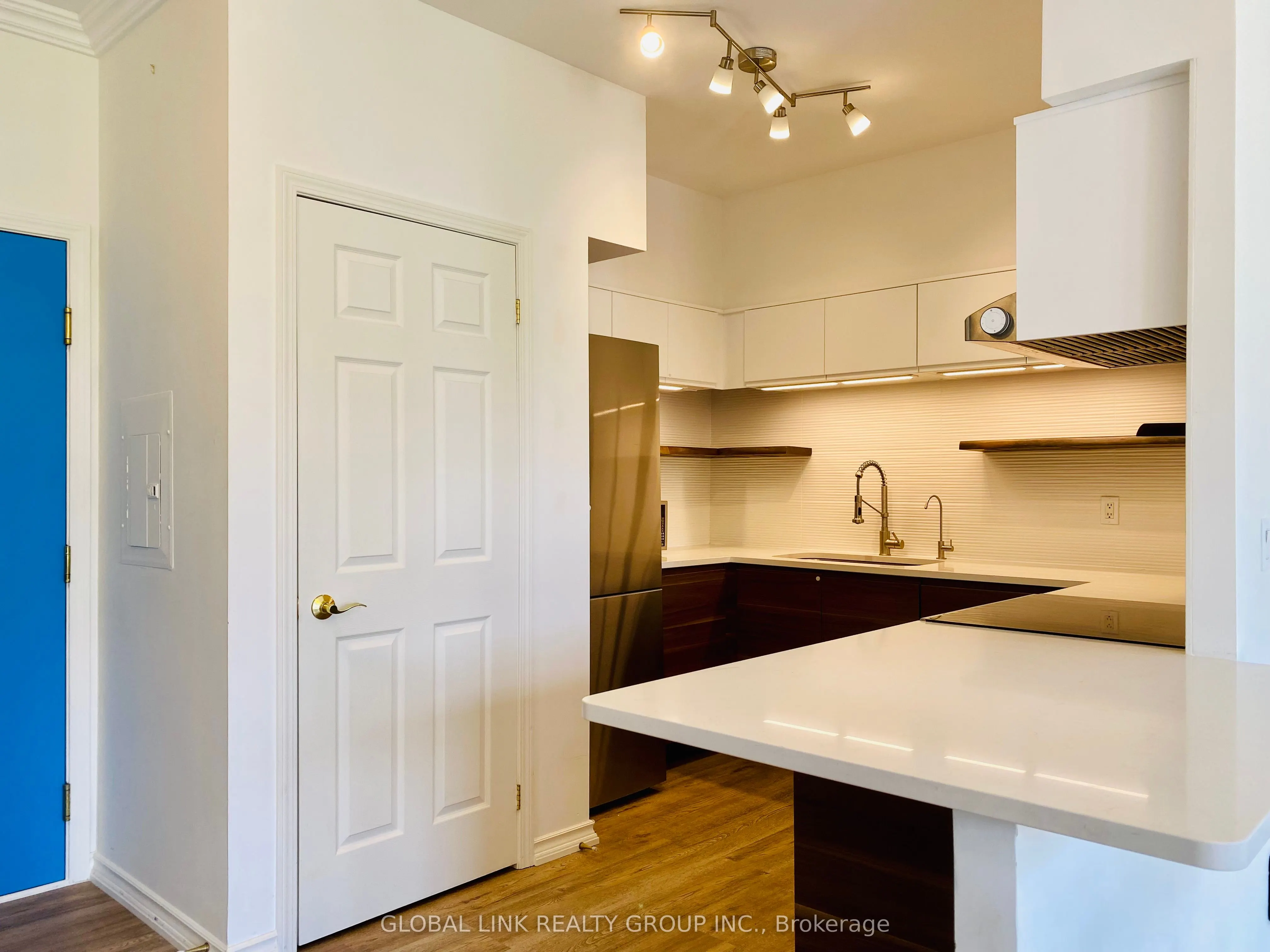 120 Lombard Street, #607