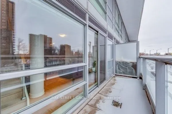 2035 Sheppard Avenue E, #127