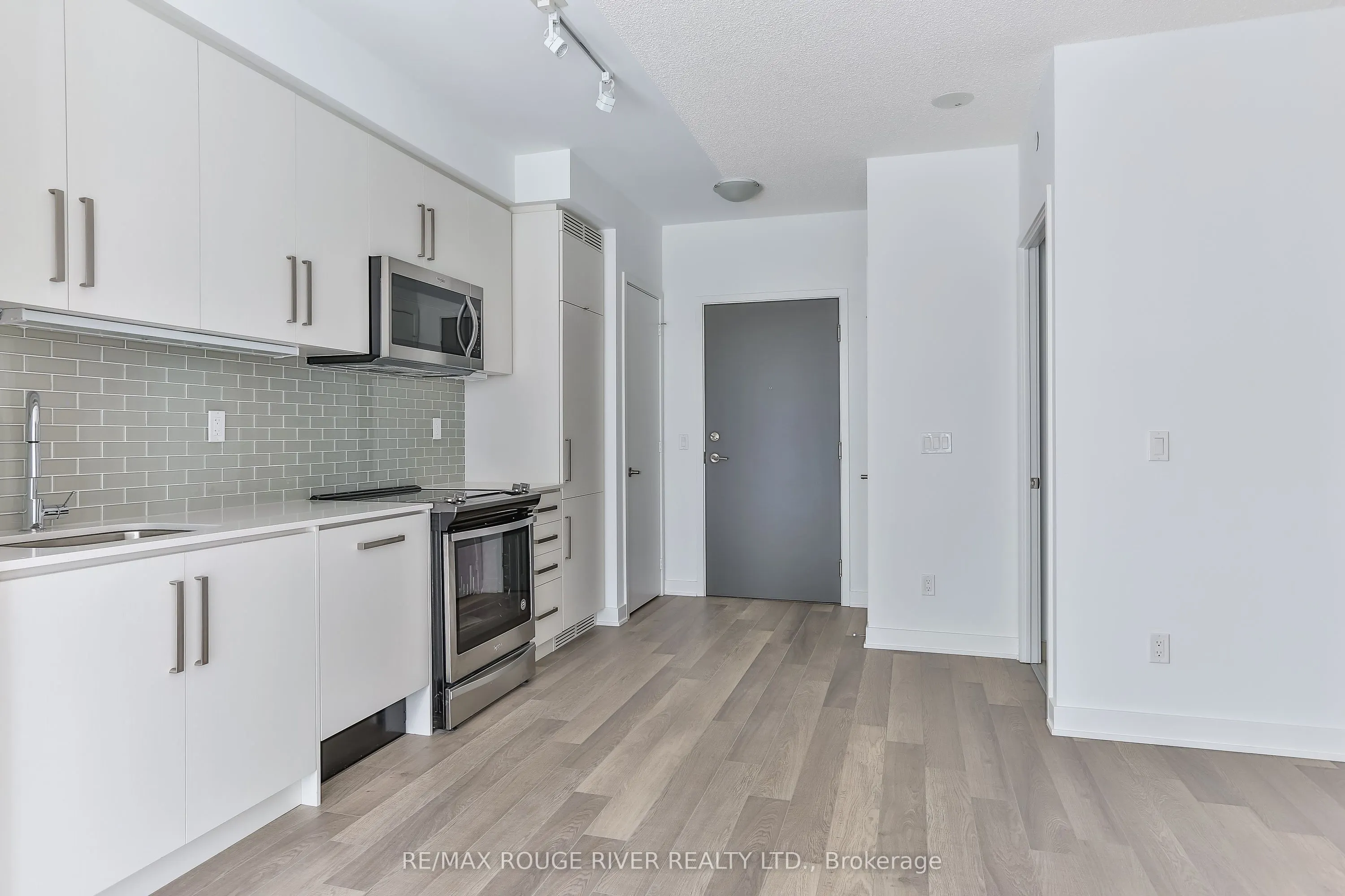 5180 Yonge Street, #708