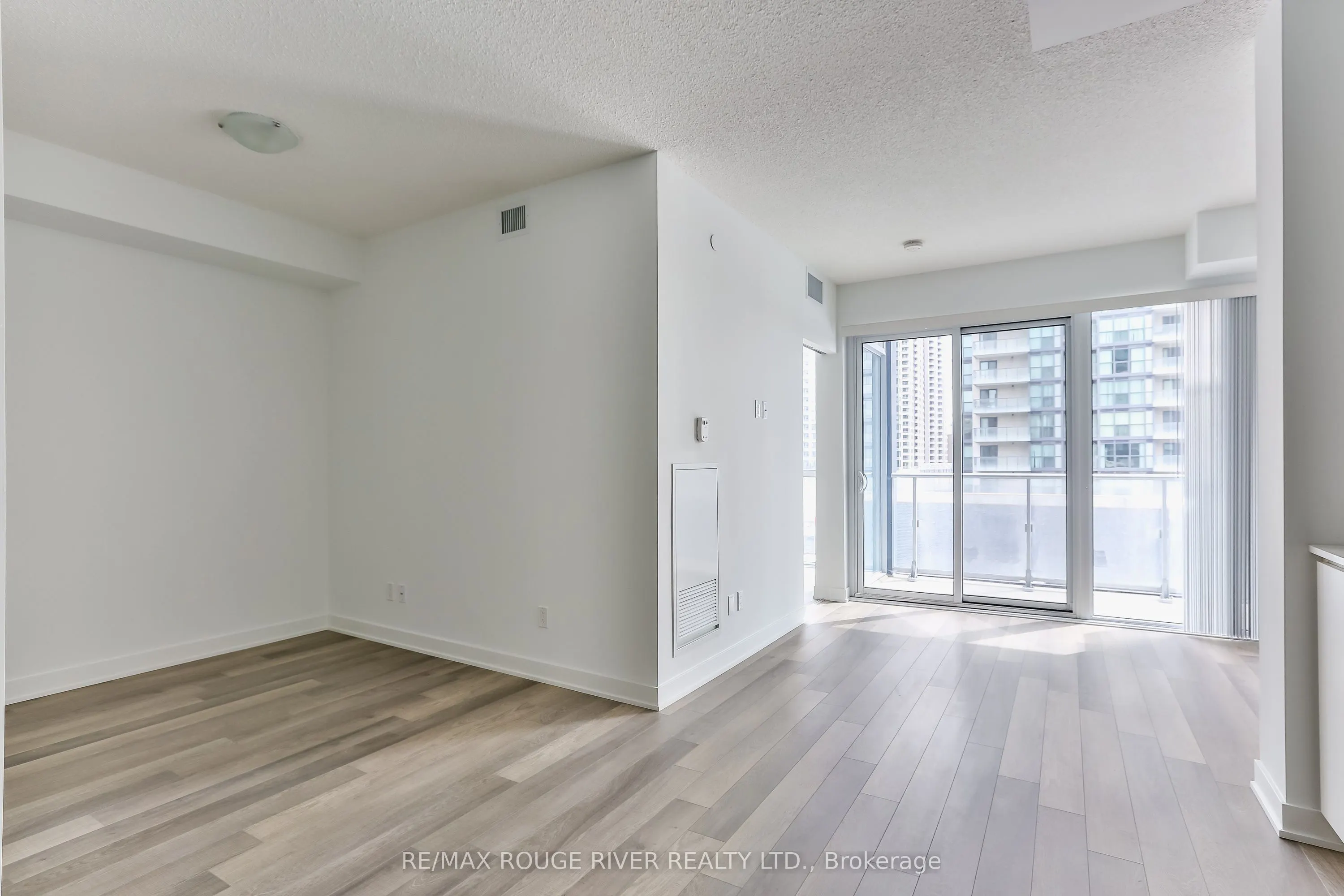 5180 Yonge Street, #708