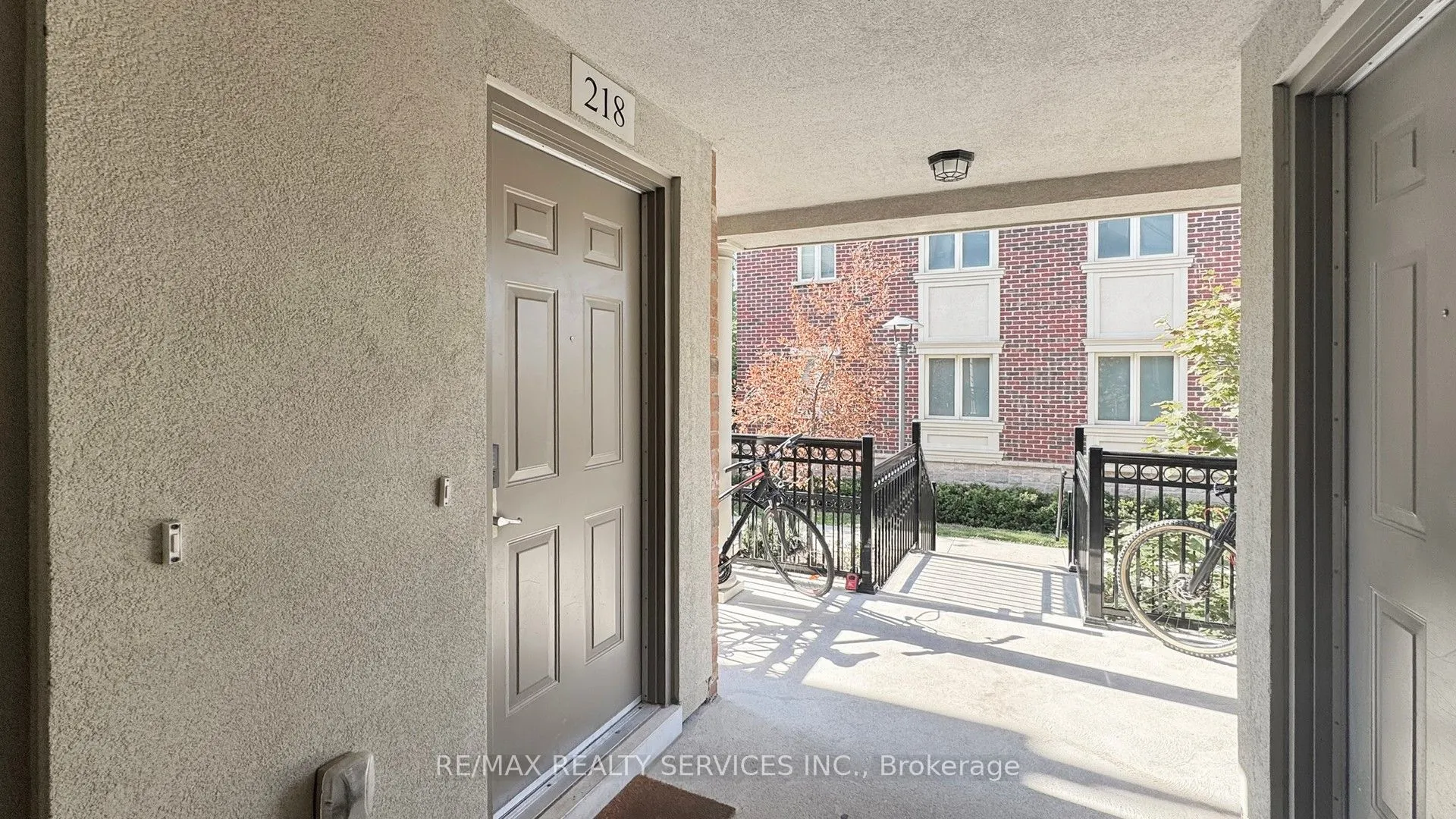 17 Coneflower Crescent