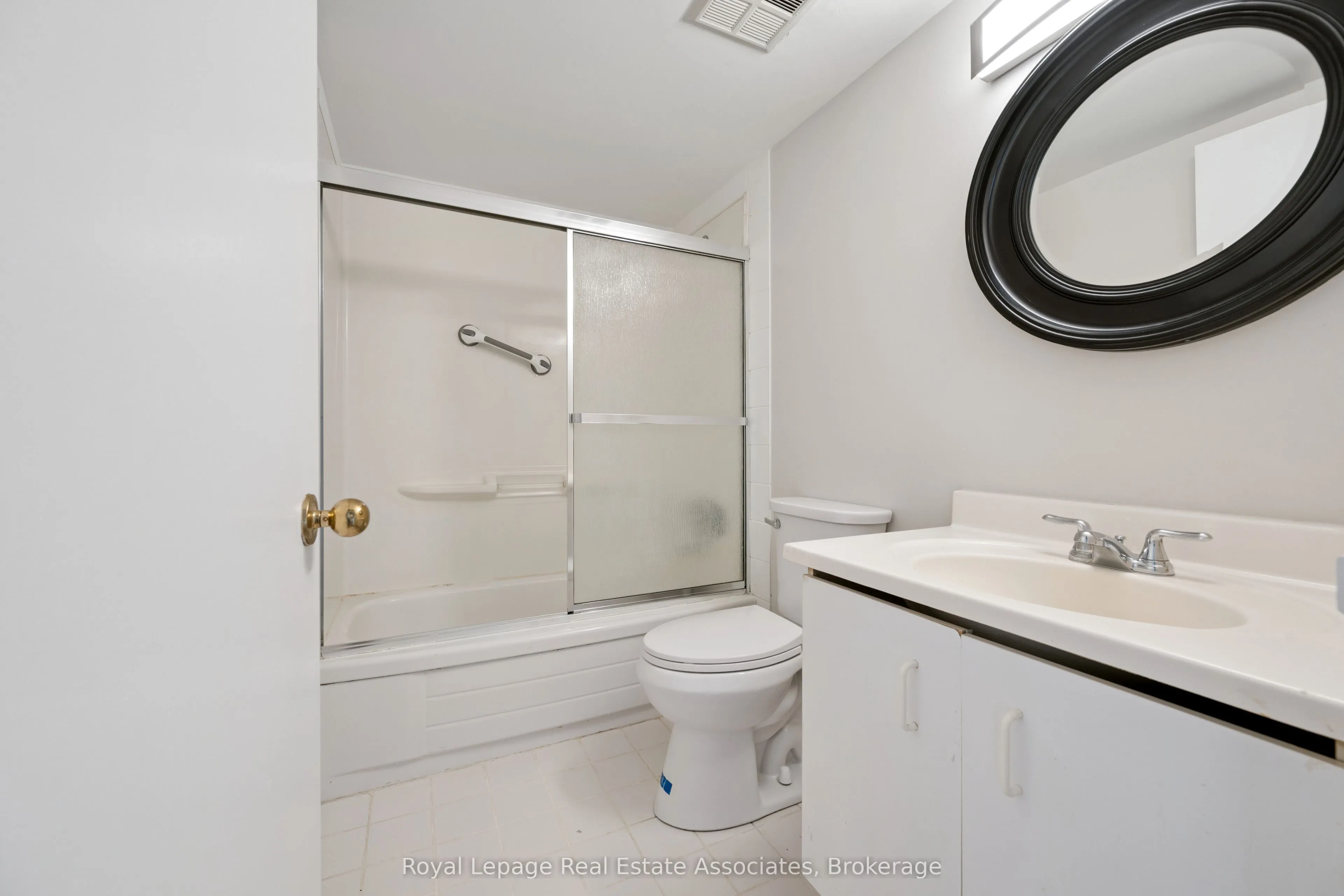 260 Queens Quay W, #1004