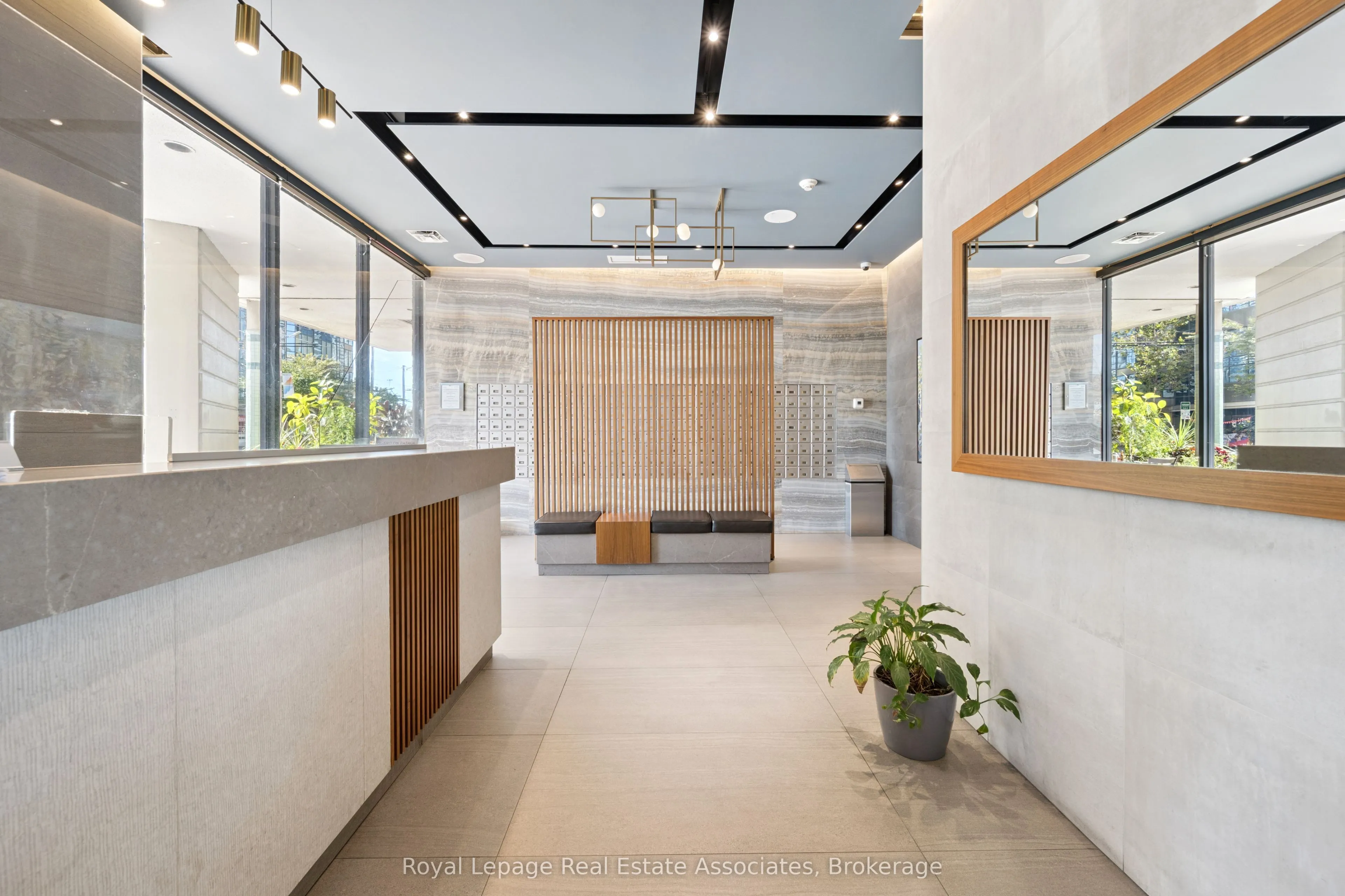260 Queens Quay W, #1004