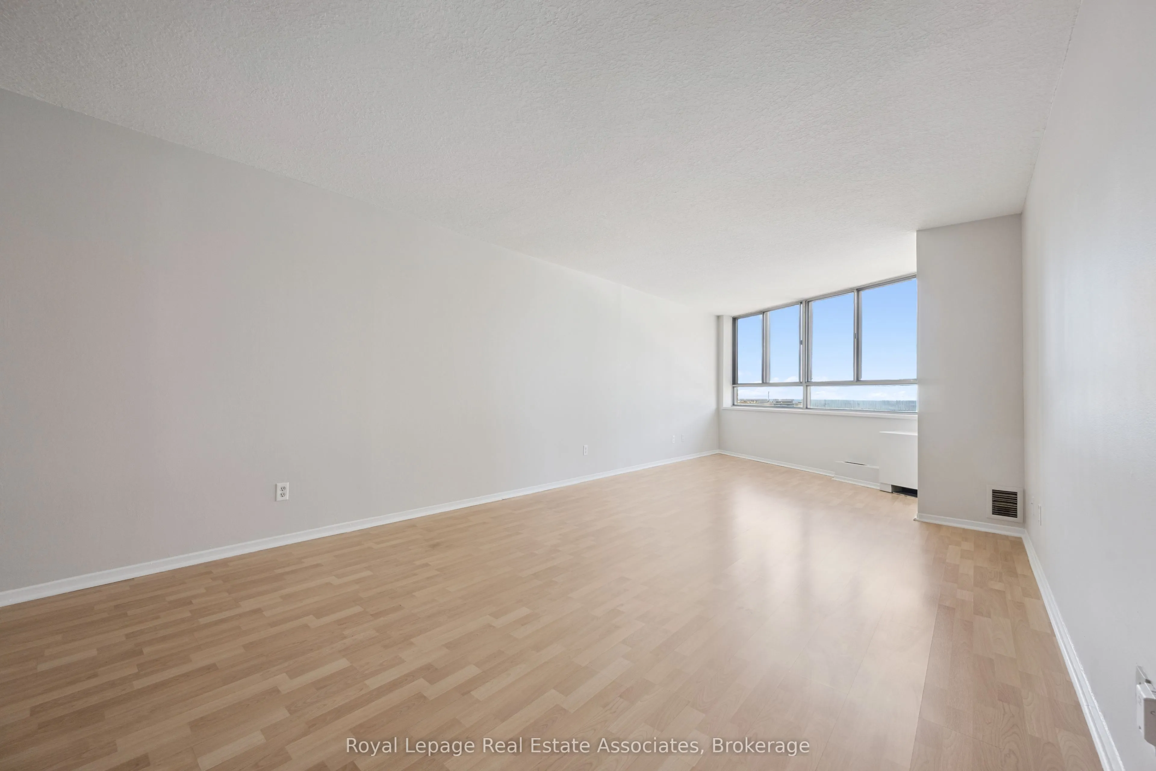 260 Queens Quay W, #1004