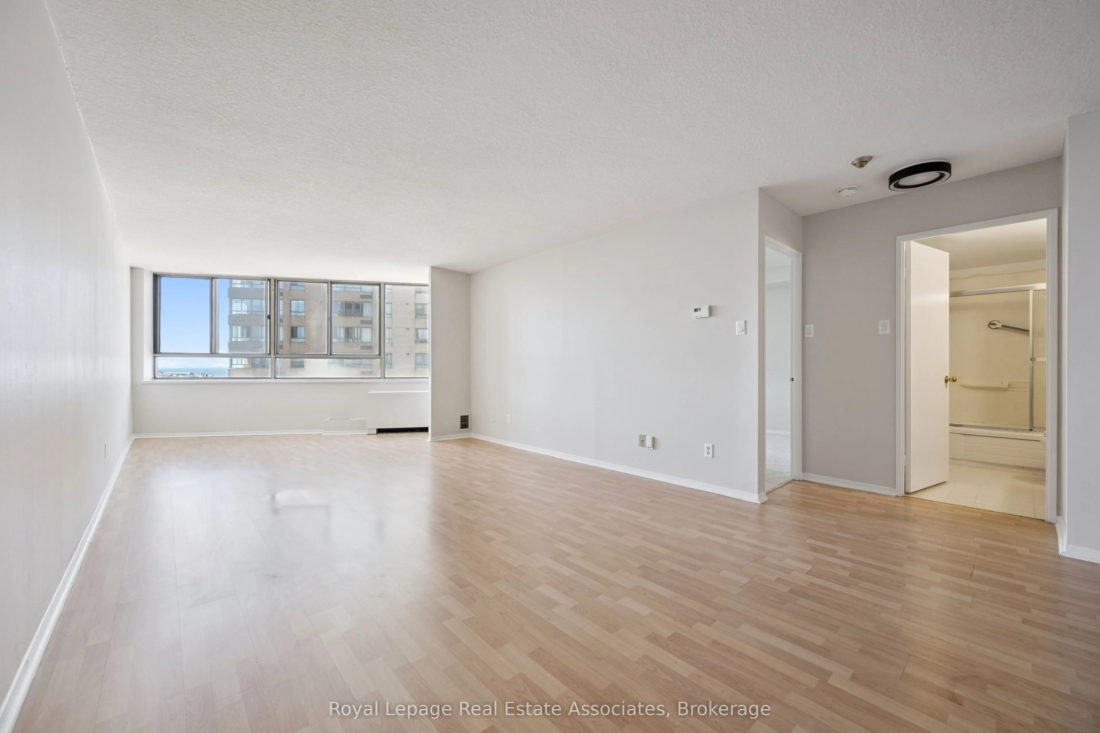 260 Queens Quay W, #1004