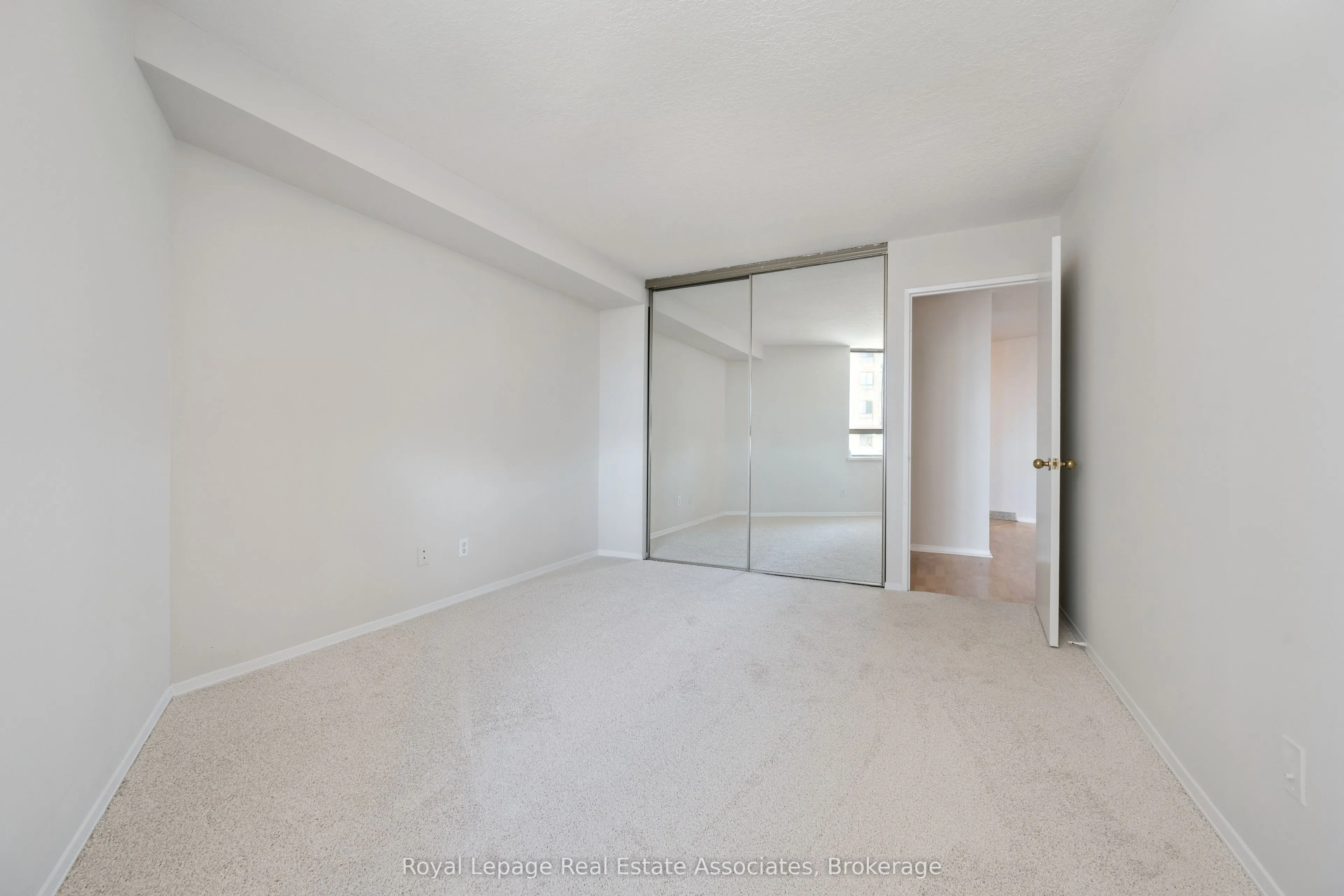 260 Queens Quay W, #1004