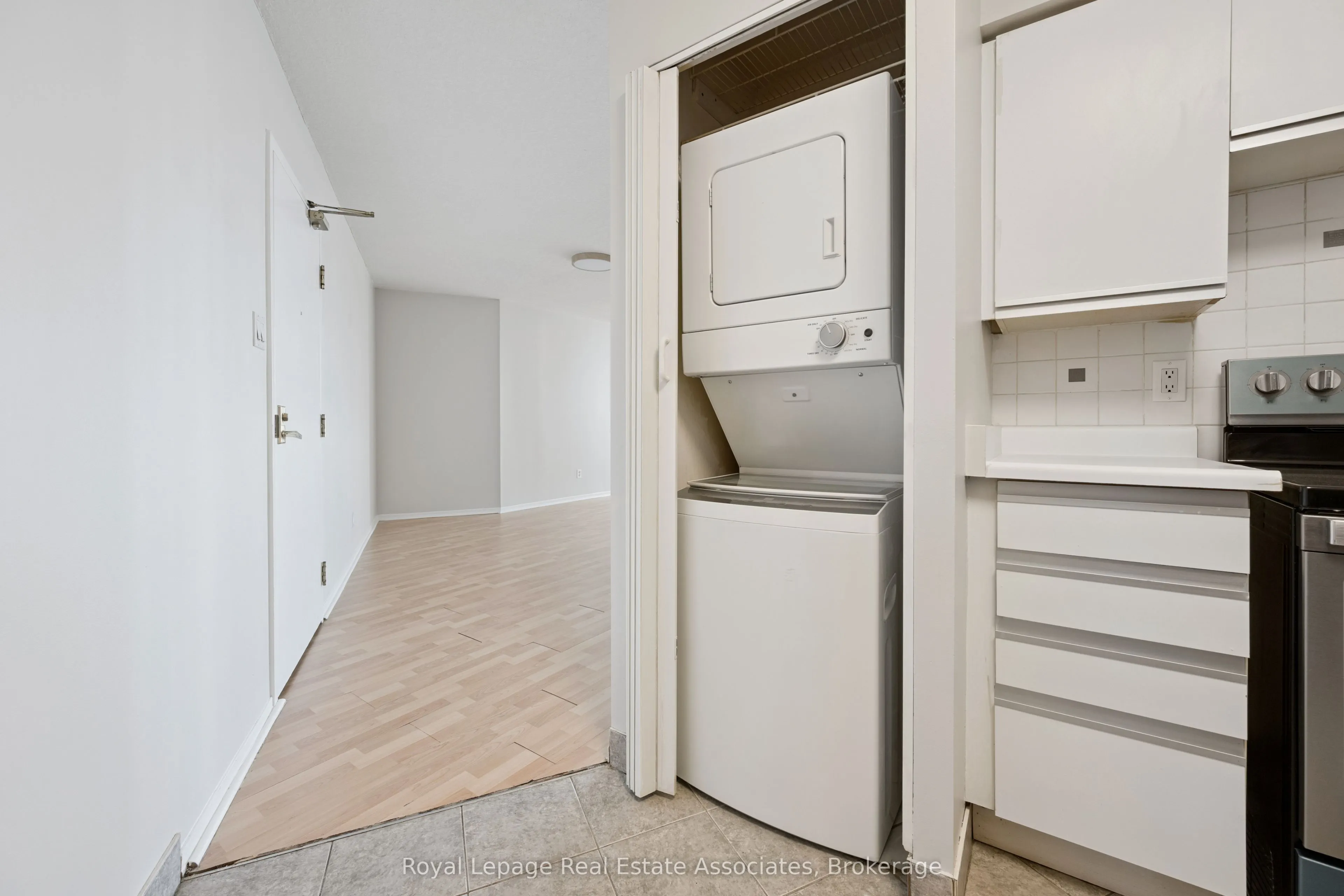 260 Queens Quay W, #1004