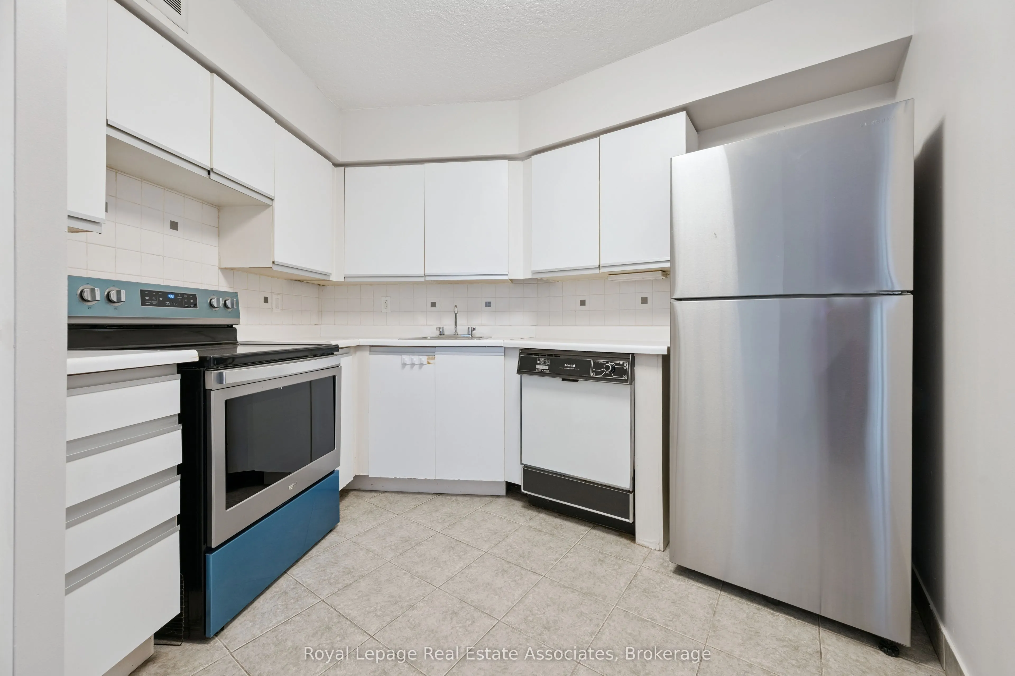 260 Queens Quay W, #1004
