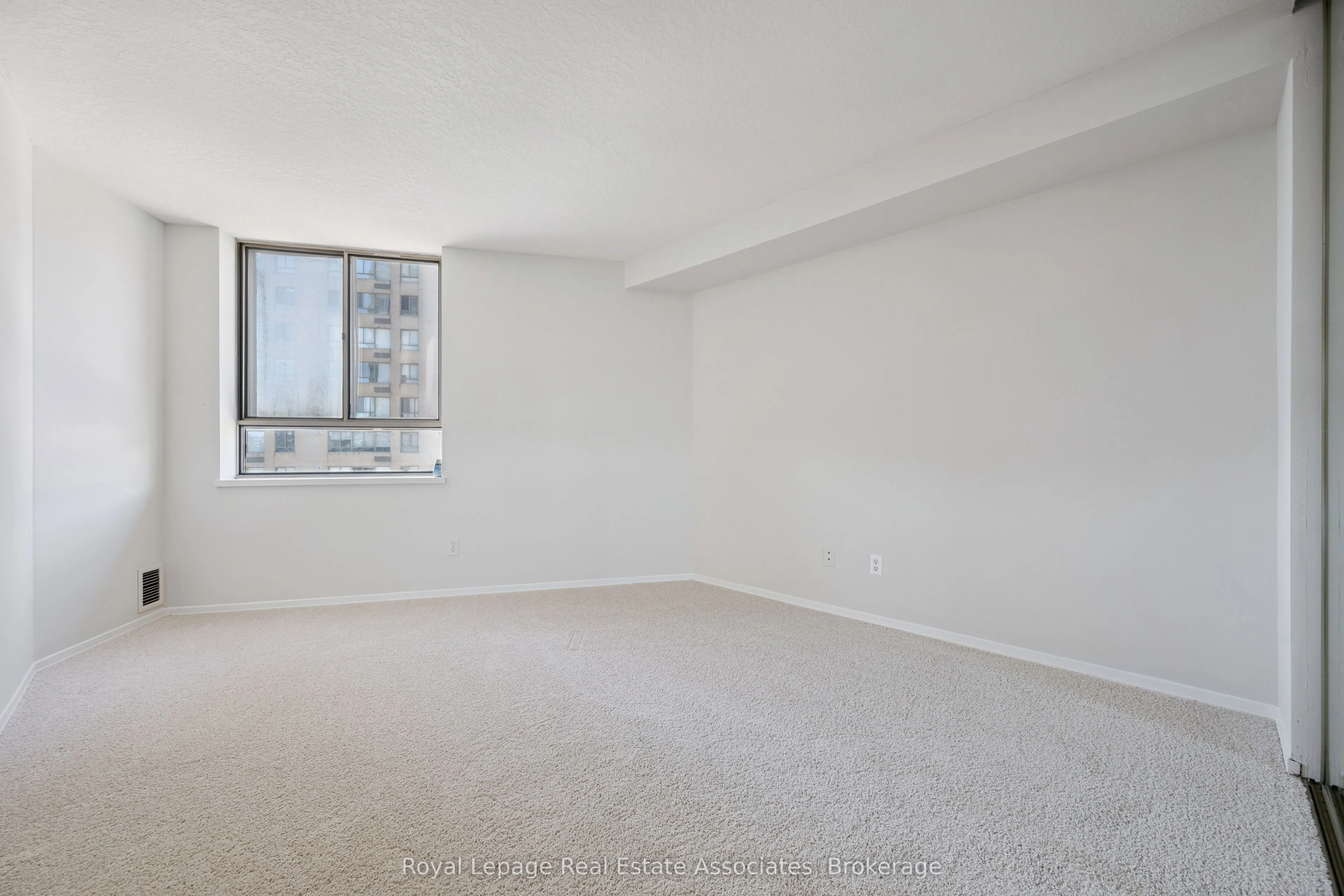 260 Queens Quay W, #1004