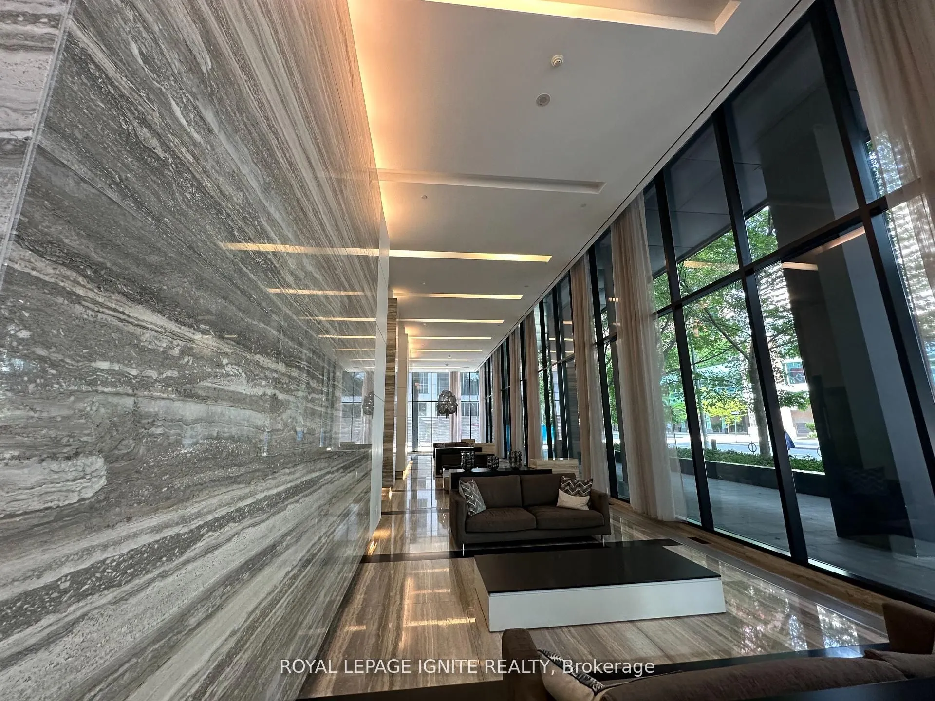 110 Charles Street E, #1809