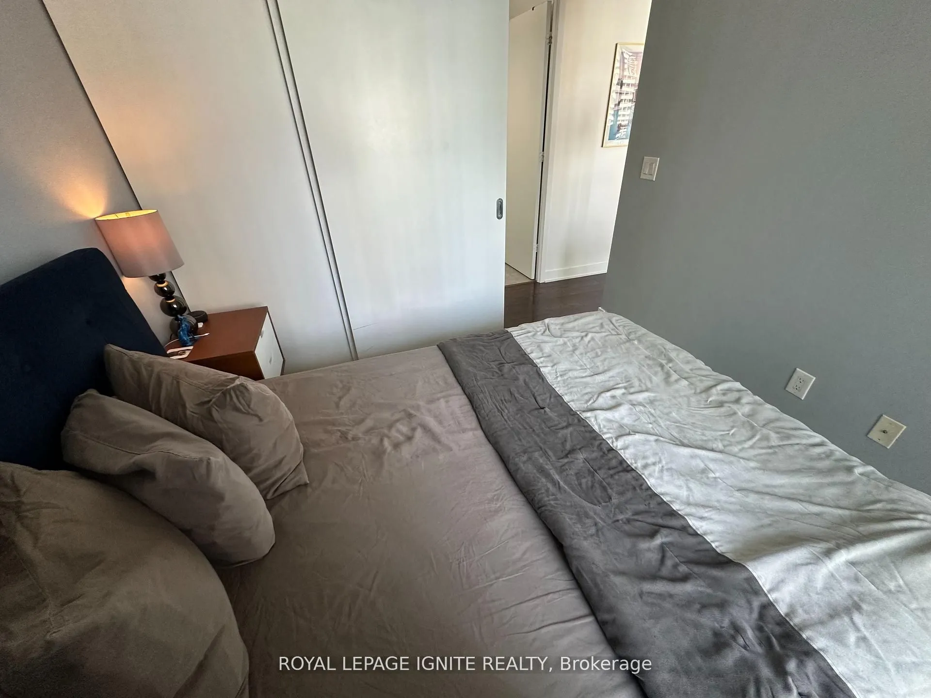 110 Charles Street E, #1809