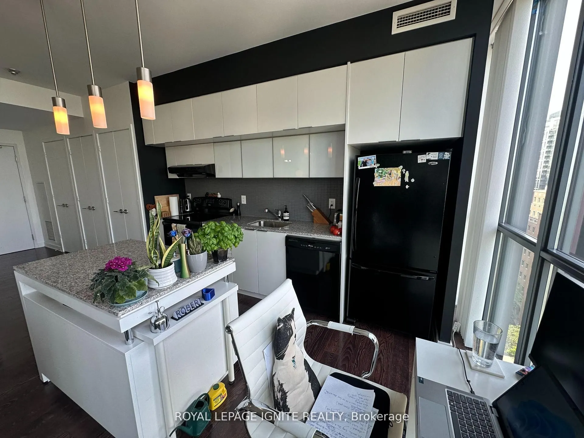 110 Charles Street E, #1809