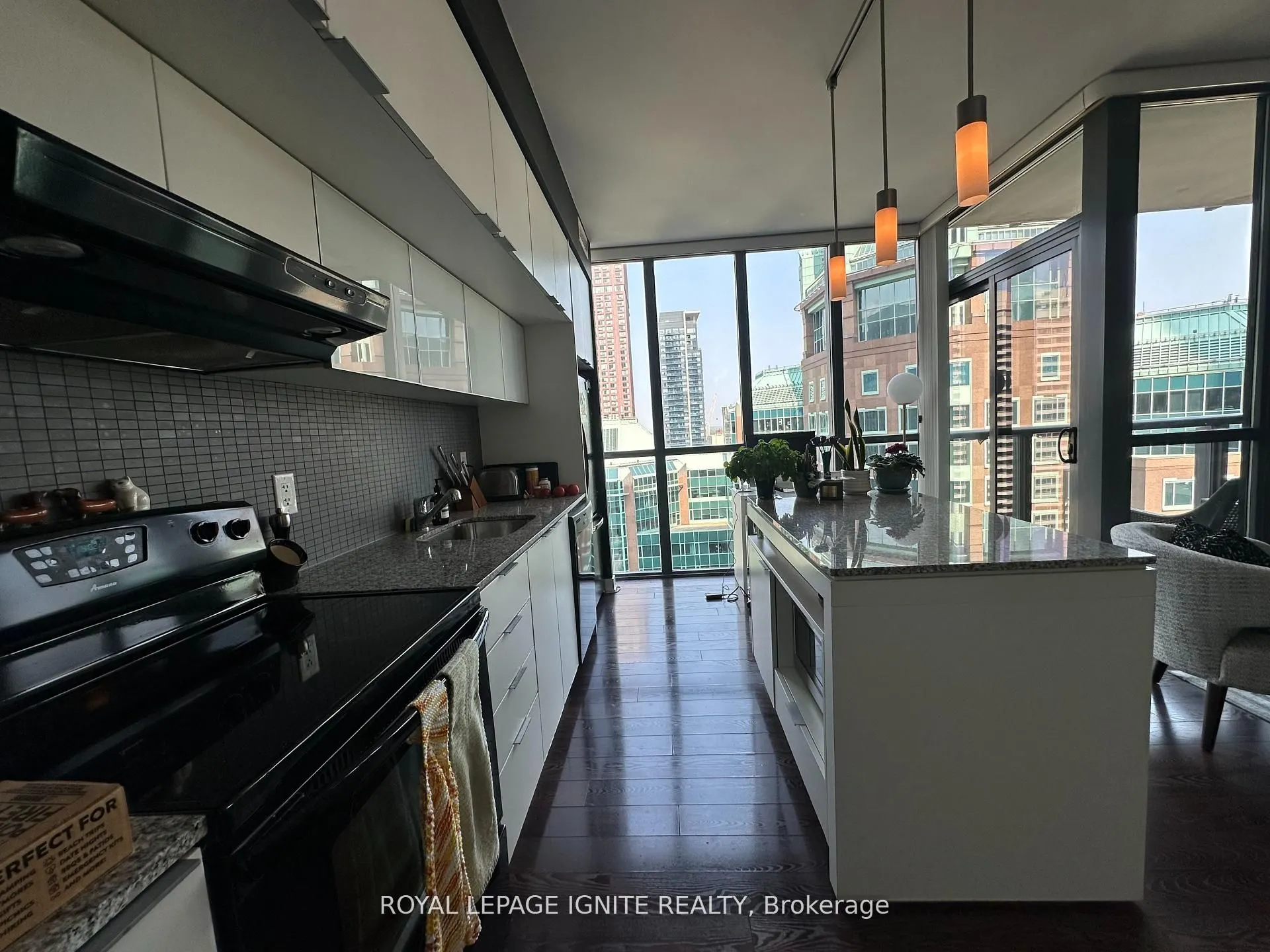 110 Charles Street E, #1809