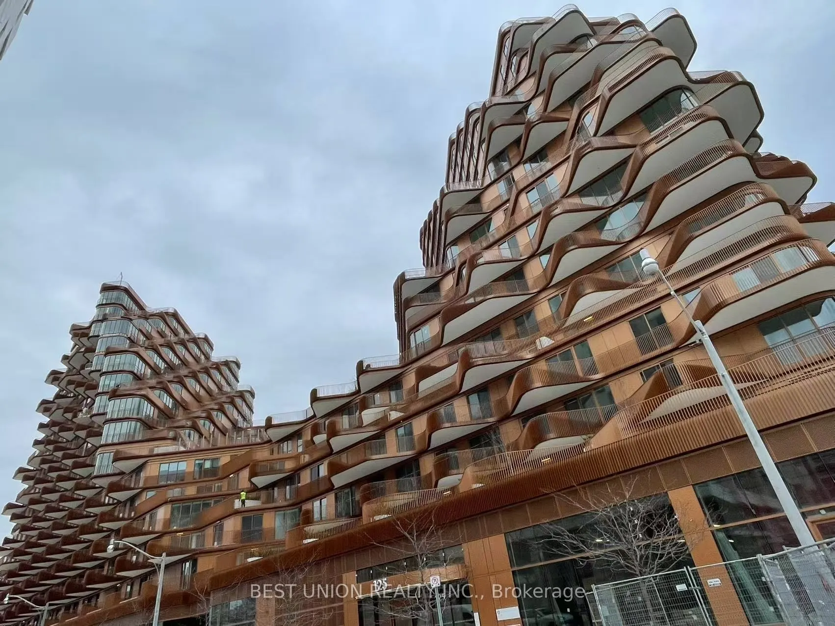 155 Merchants' Wharf, #522