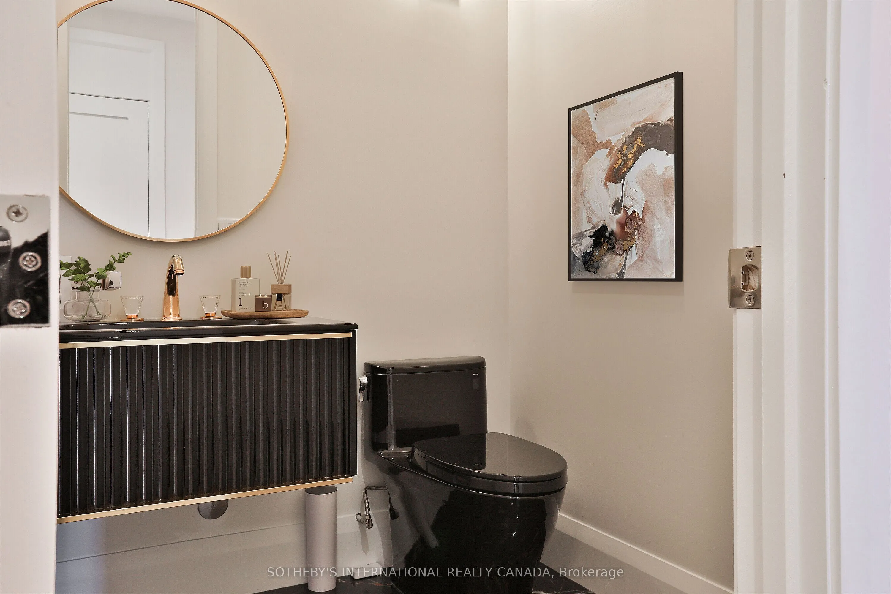 99 Avenue Road, #1101