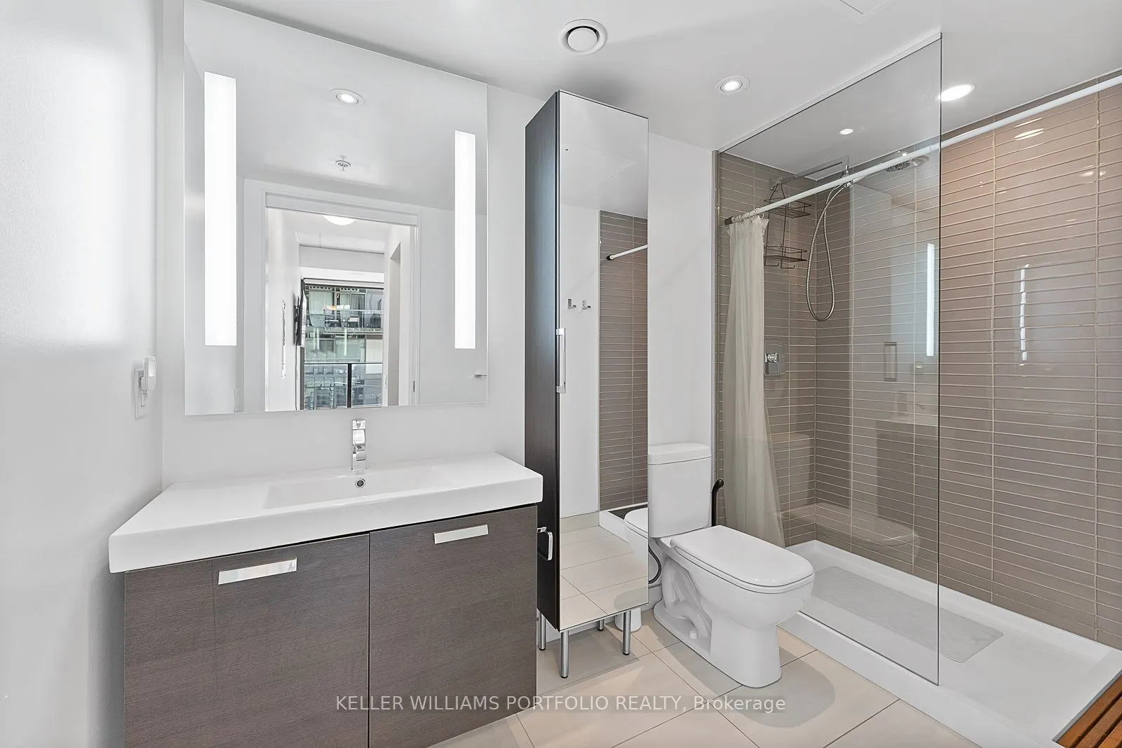 38 Stewart Street, #303