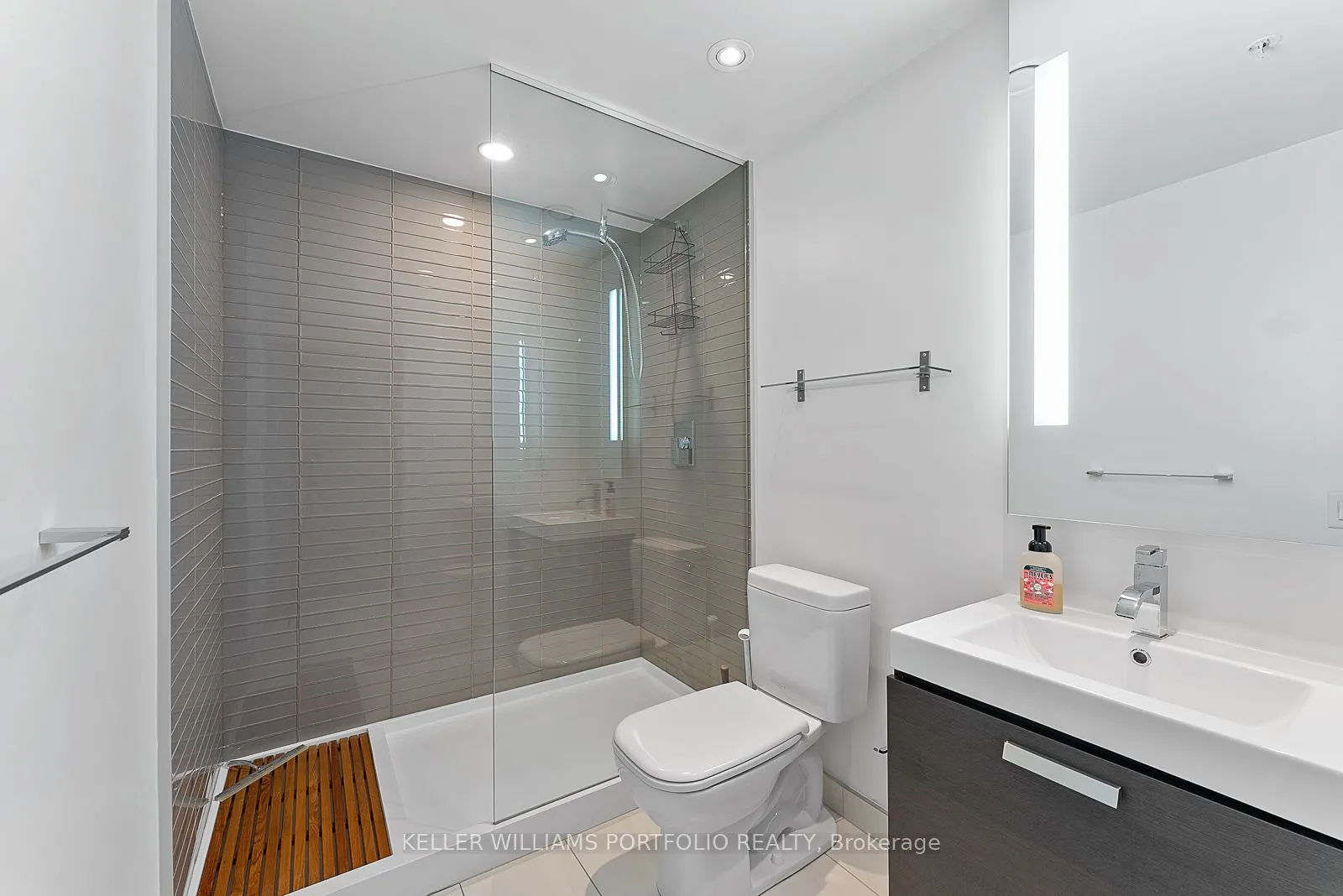 38 Stewart Street, #303
