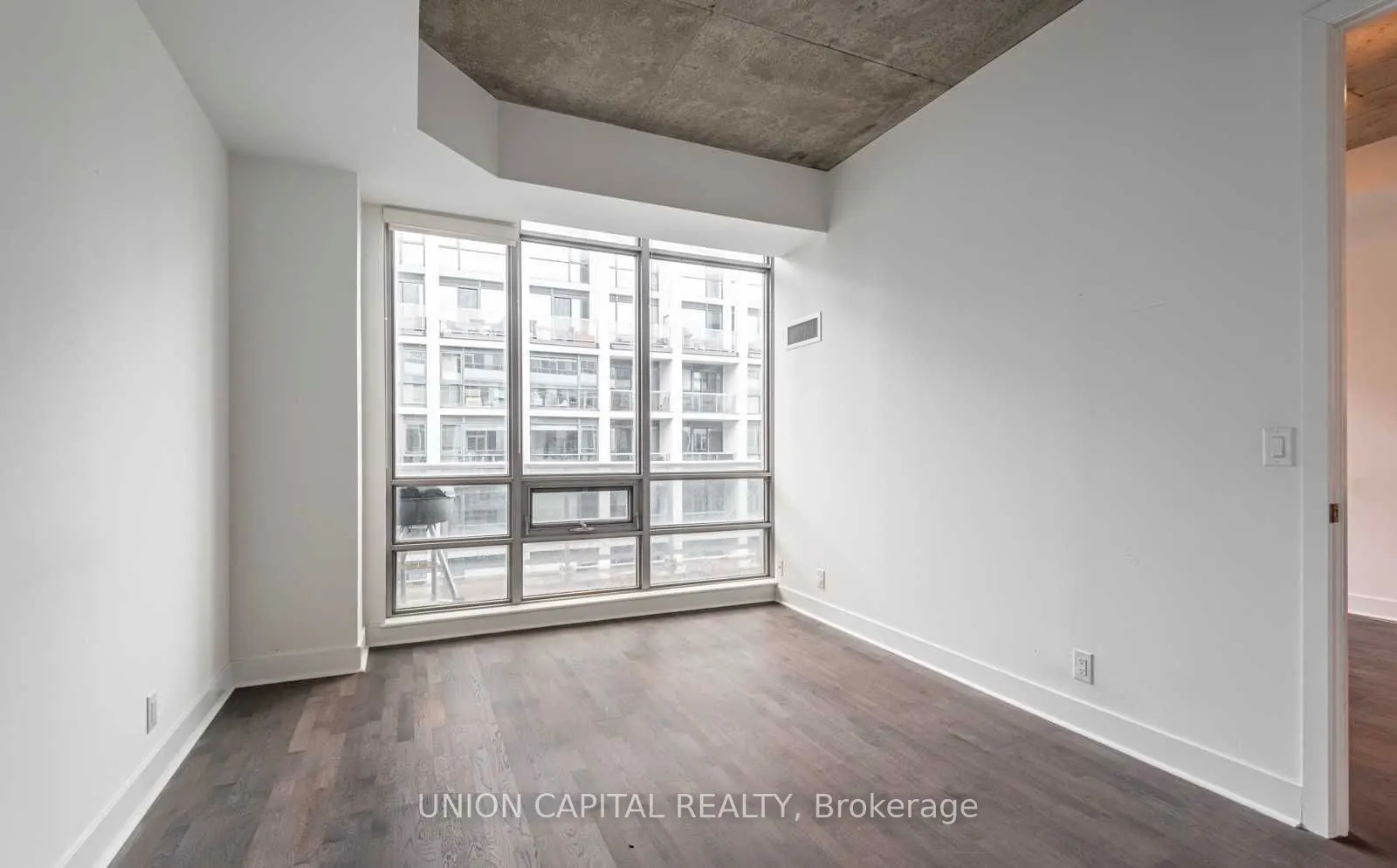399 Adelaide Street W, #816