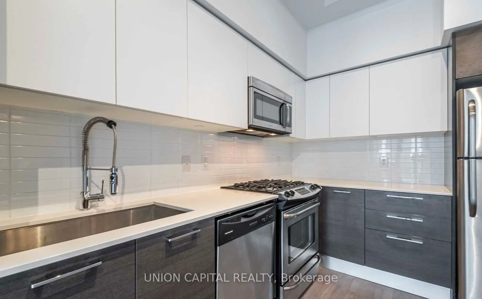 399 Adelaide Street W, #816