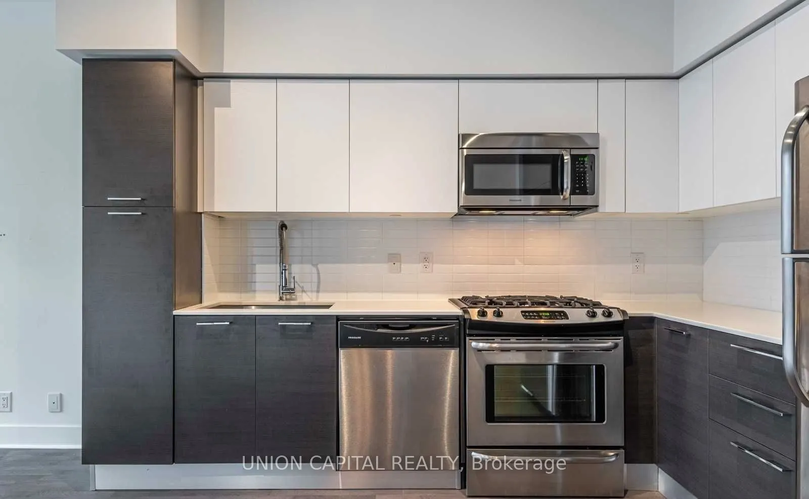 399 Adelaide Street W, #816