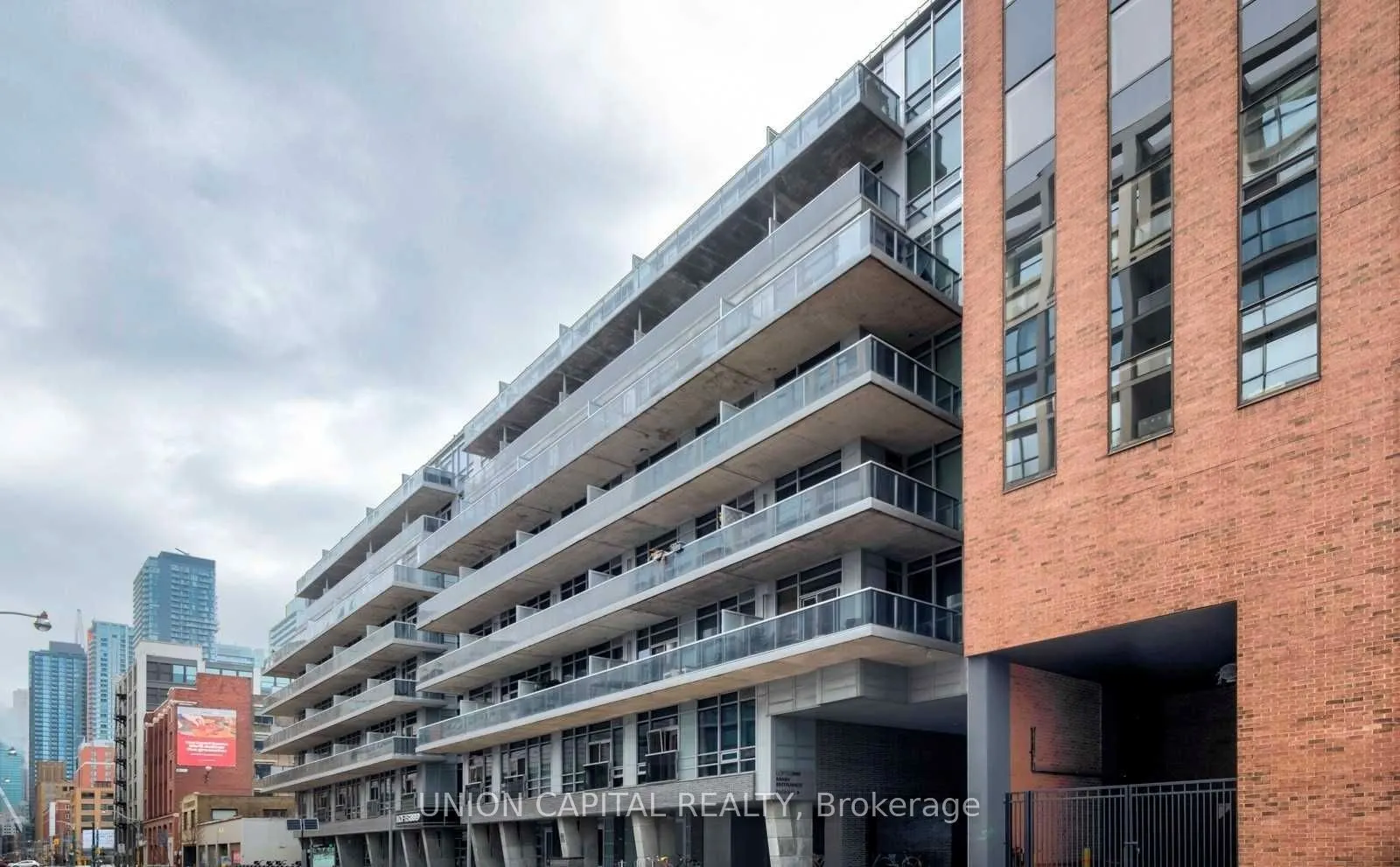 399 Adelaide Street W, #816