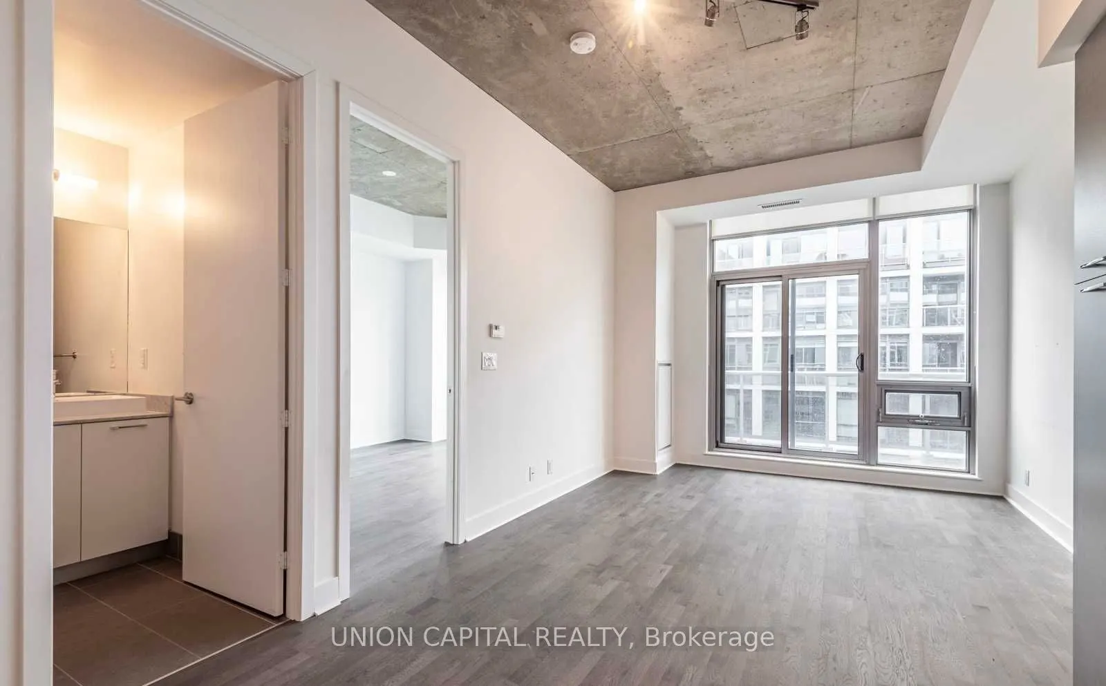 399 Adelaide Street W, #816