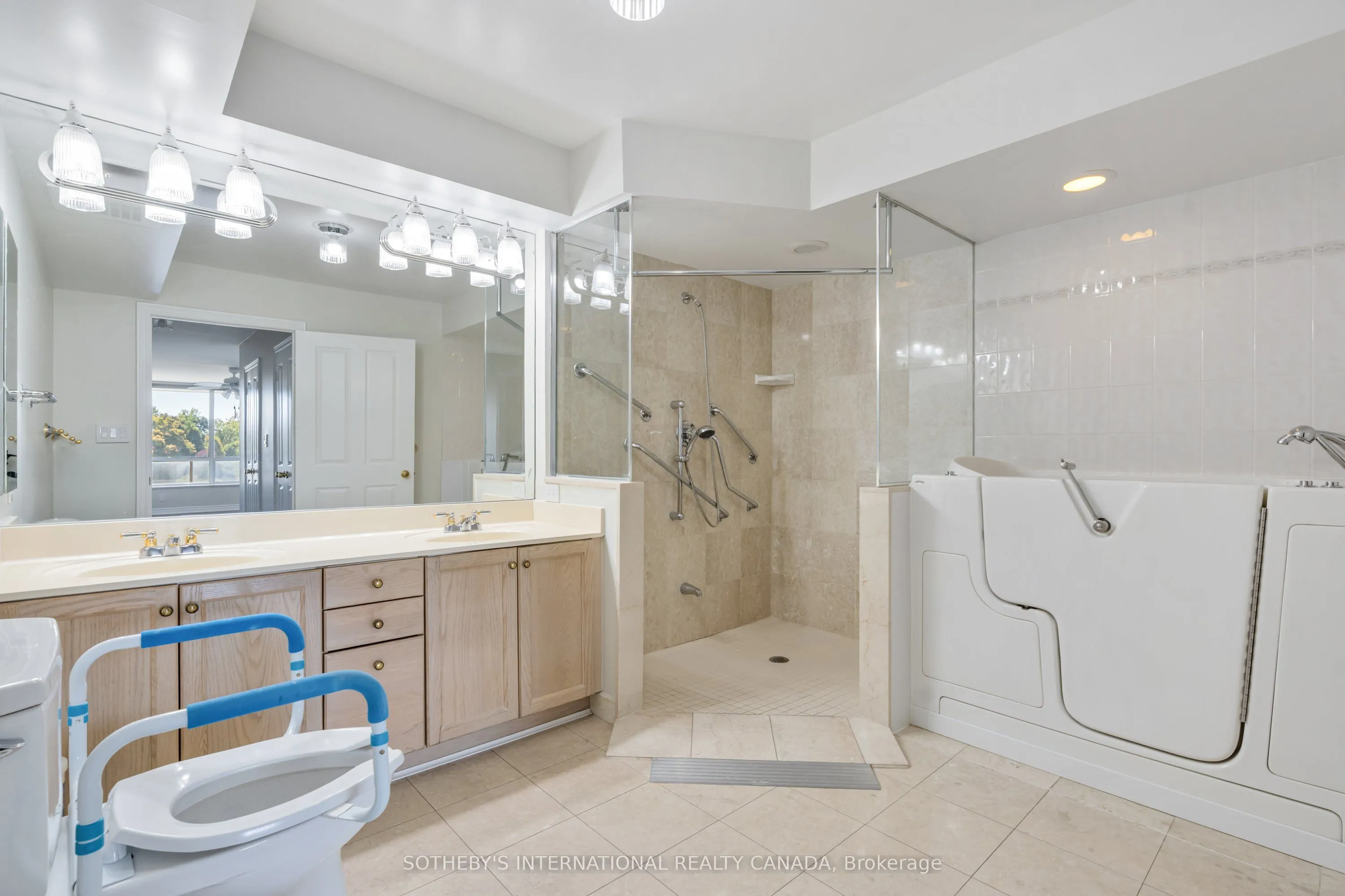 3181 Bayview Avenue, #512