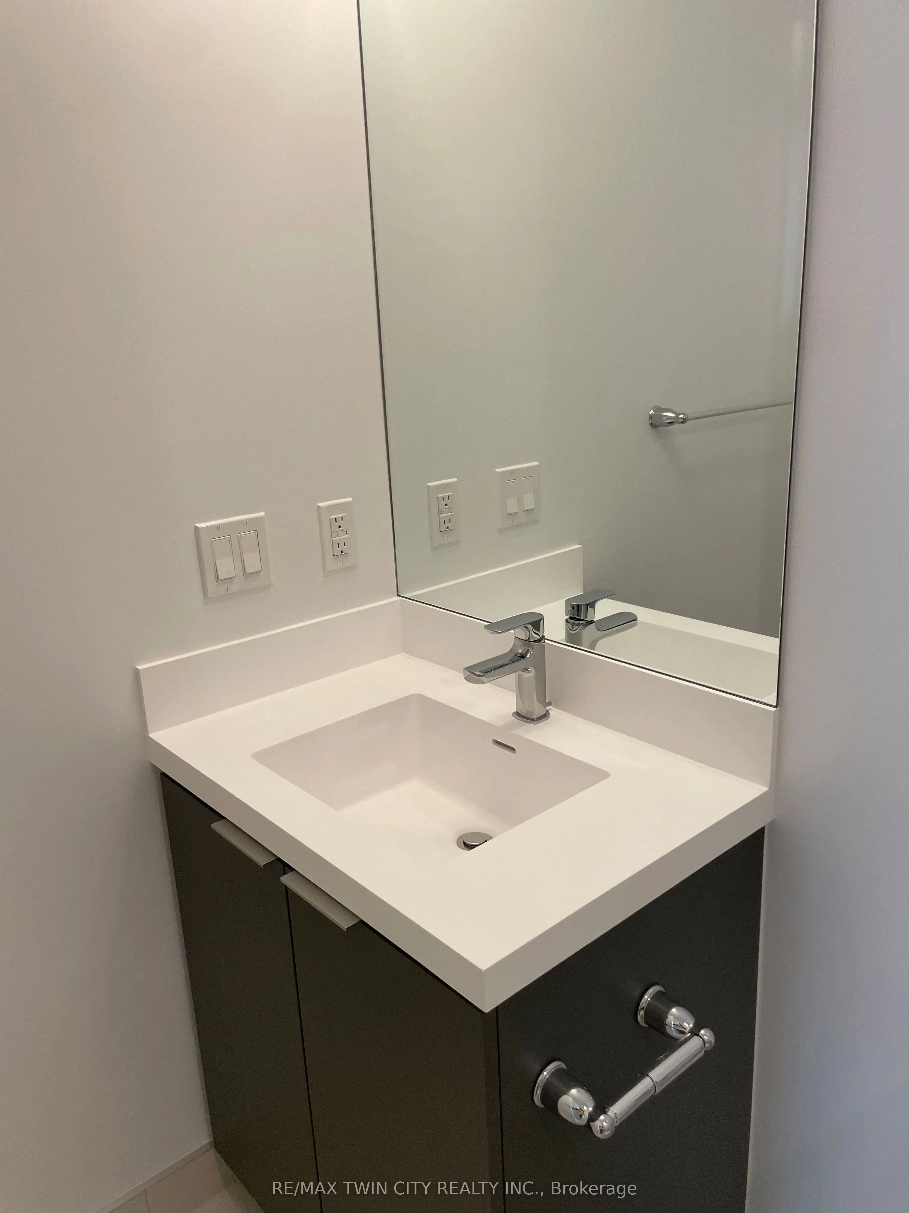 50 DUNFIELD Avenue, #512