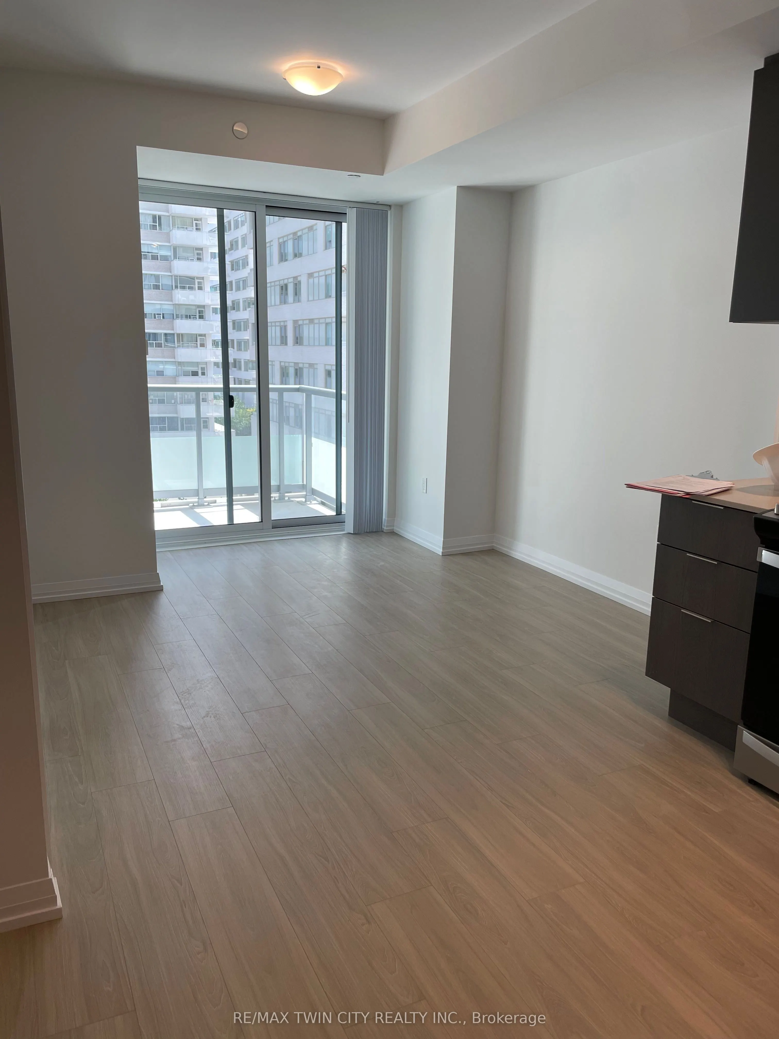 50 DUNFIELD Avenue, #512